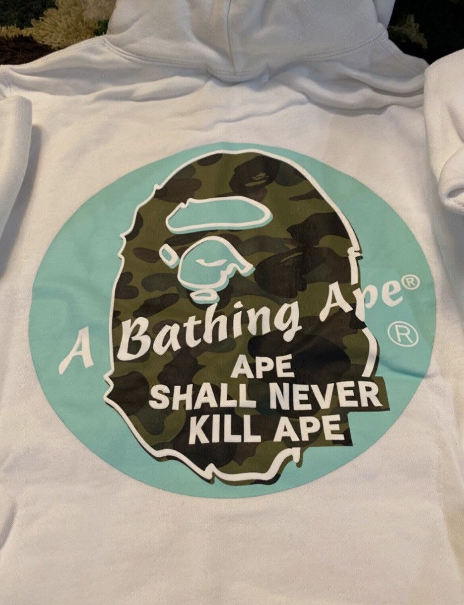 Bape A Bathing Ape White Hoodie SIZE M Size US M / EU 48-50 / 2 - 1 Thumbnail