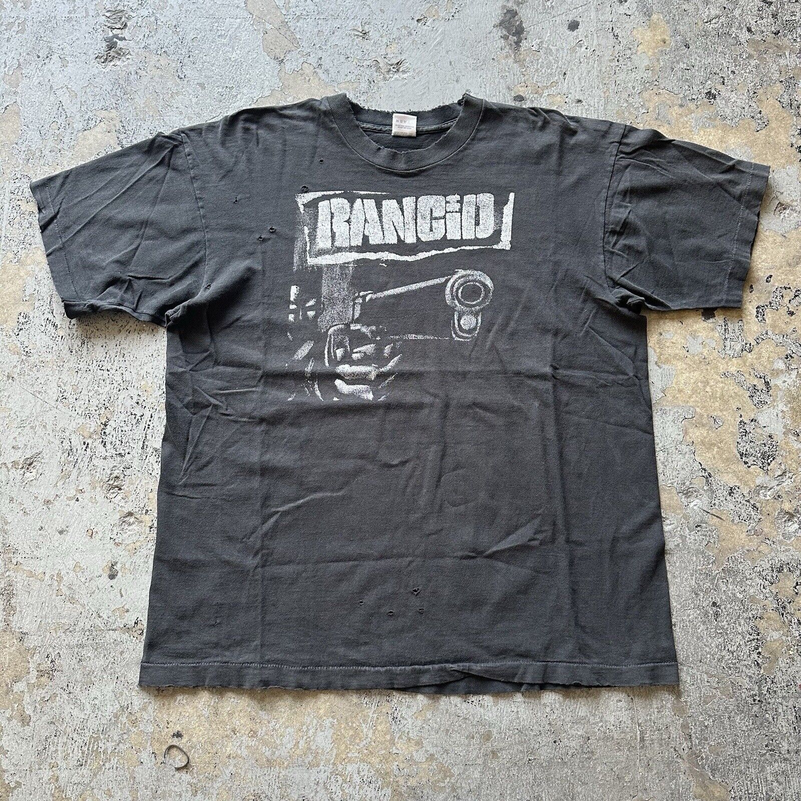 Band Tees × Vintage Vintage 90s Rancid Gun Black Band T-Shirt XL Faded Grunge Size US XL / EU 56 / 4 - 2 Thumbnail