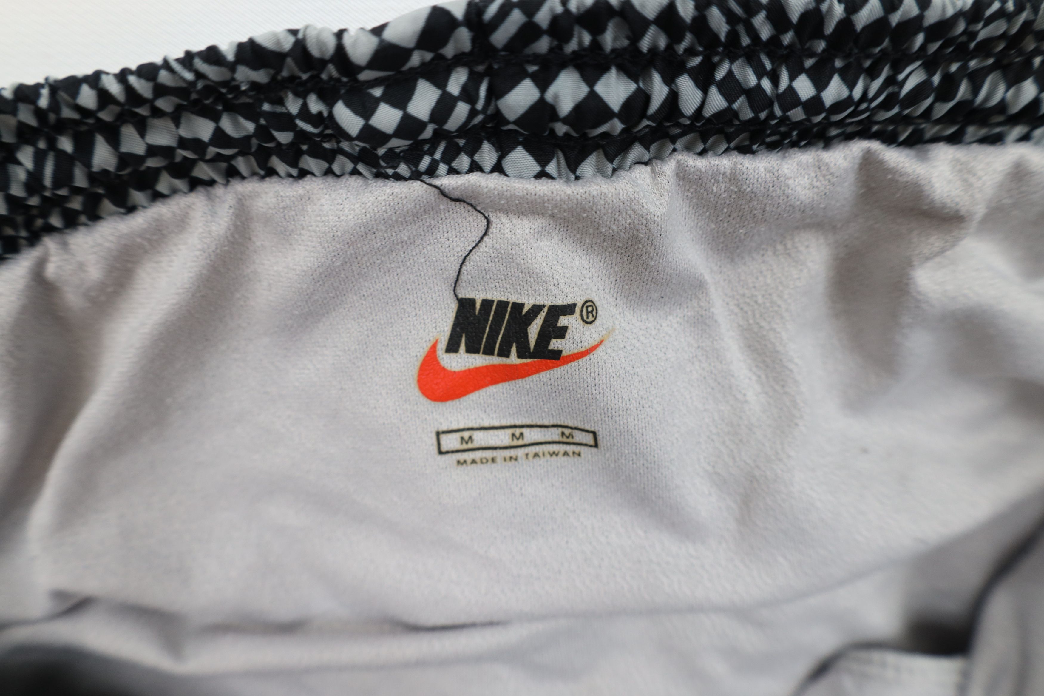 Nike Vintage 90s Nike Mini Swoosh Lined Running Shorts Trippy Size US 32 / EU 48 - 7 Thumbnail