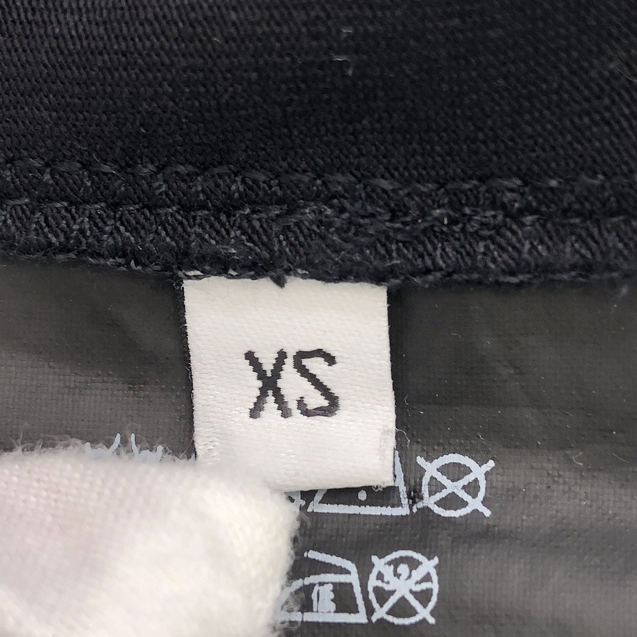 Balenciaga Balenciaga Black Small Logo Short Sleeve T-shirt K26WX Size US XS / EU 42 / 0 - 5 Thumbnail