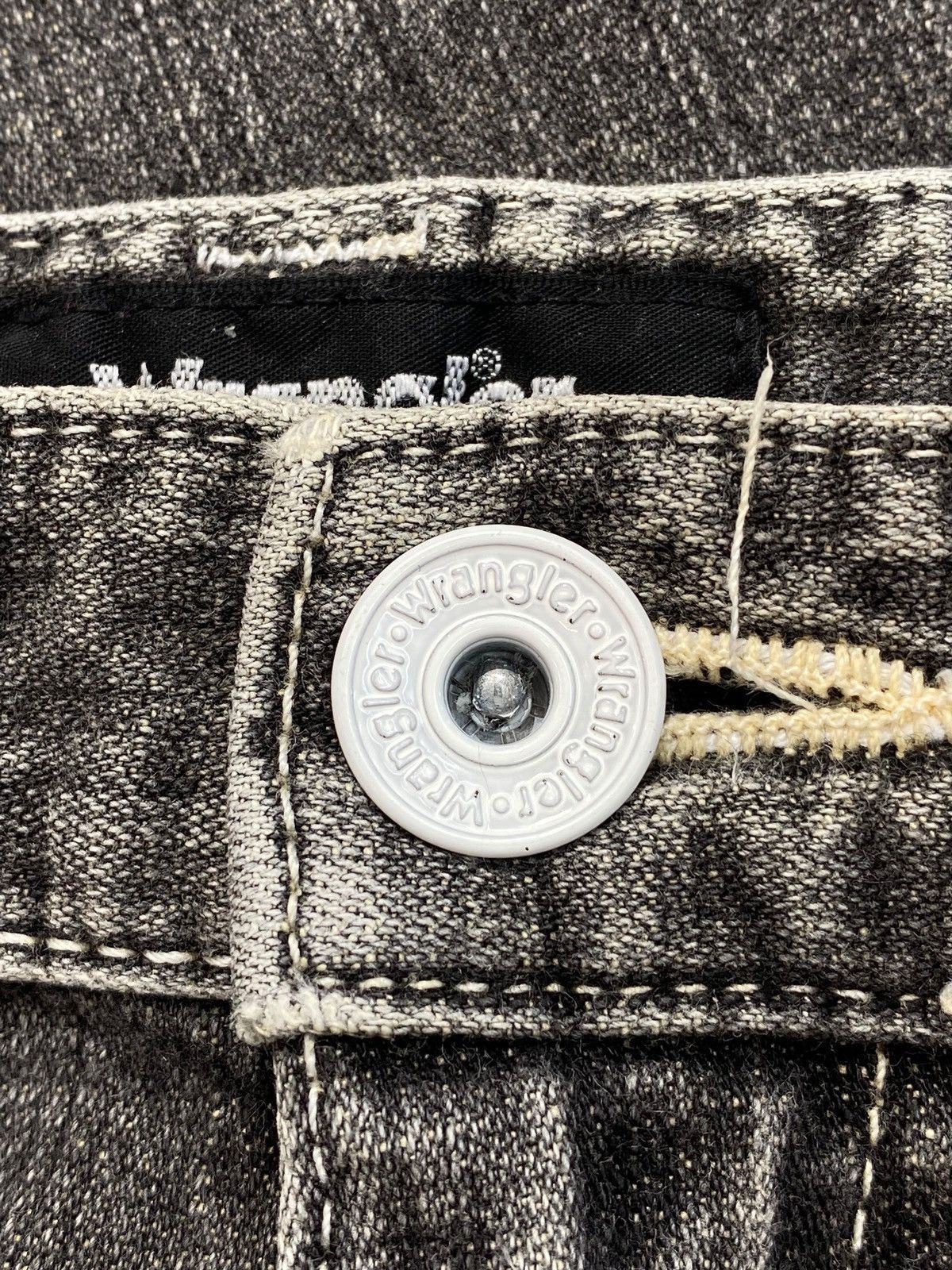 Wrangler Vintage Wrangler Brand Faded Whiskers Style Jeans Size US 31 - 10 Thumbnail