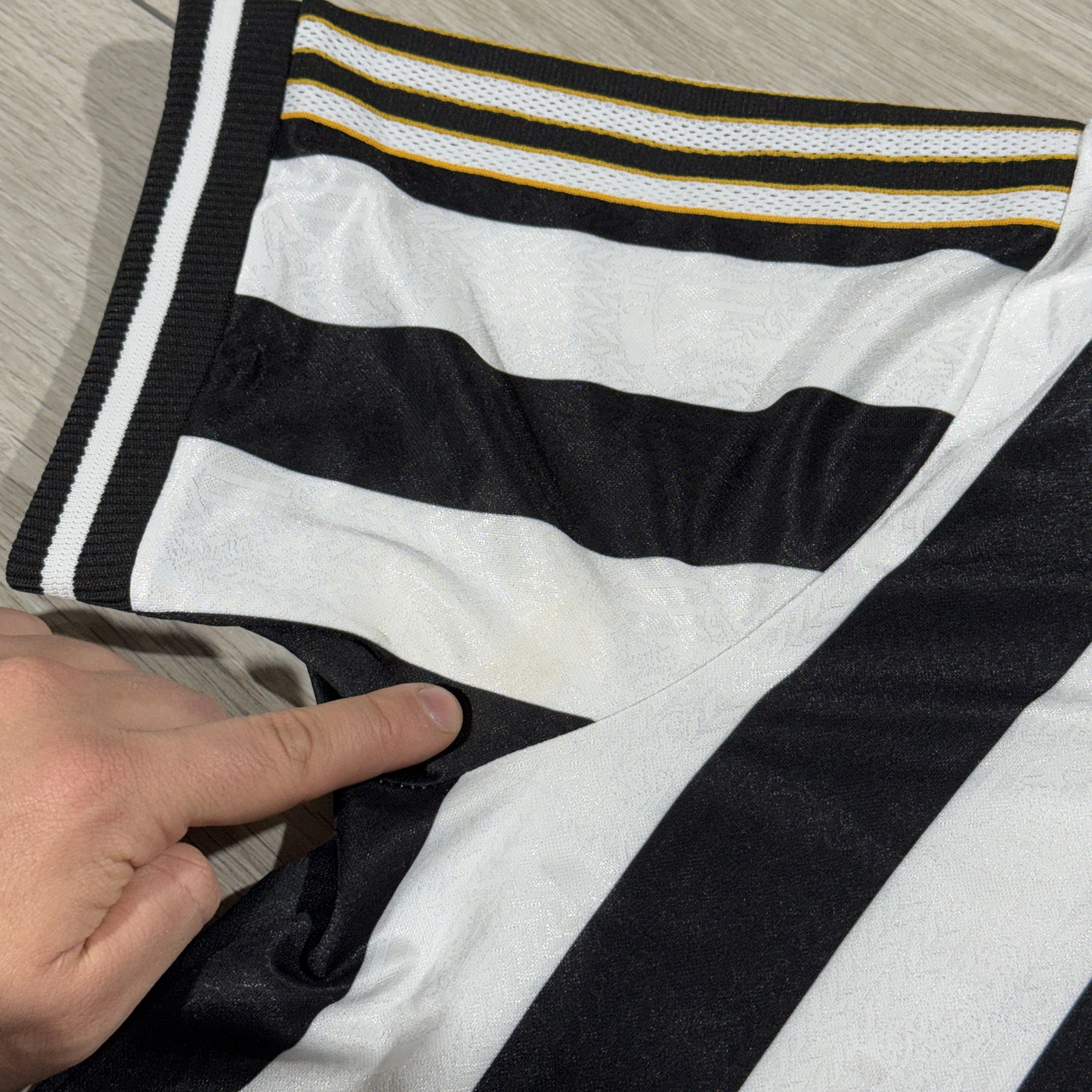 Adidas Adidas Newcastle United 1997-1999 Home Jersey Size L Size US L / EU 52-54 / 3 - 7 Thumbnail