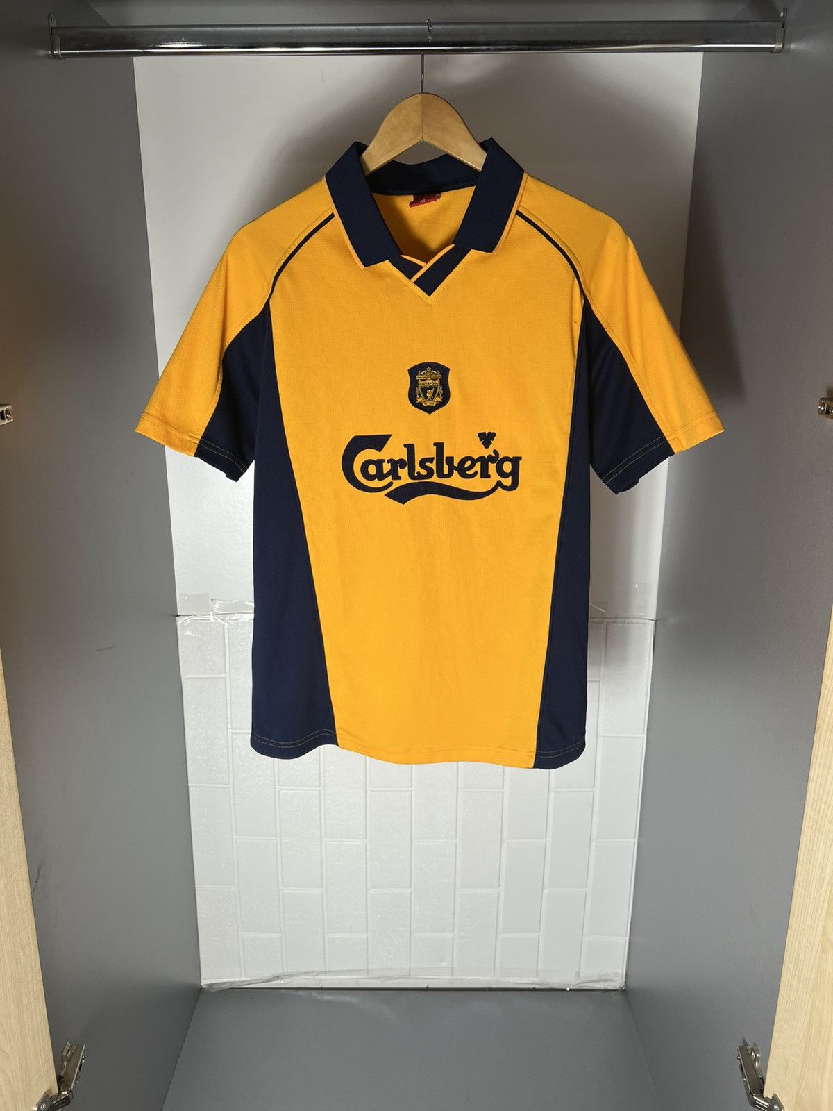 Vintage VERY RARE FC LIVERPOOL ENGLAND RETRO SOCCER JERSEY Y2K 90s Size US M / EU 48-50 / 2 - 9 Thumbnail