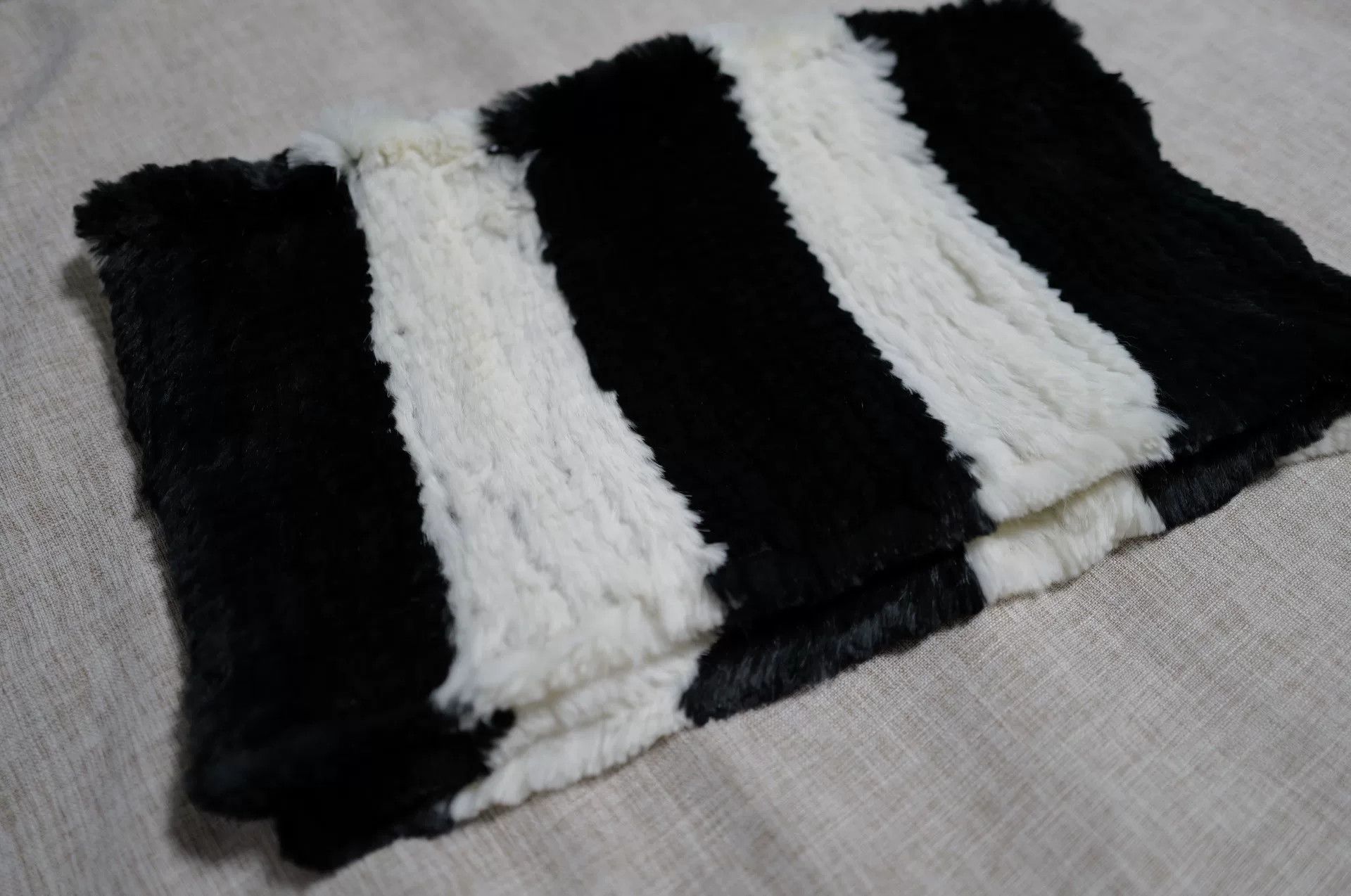 LE CIEL BLEU Black and White Striped Rabbit Fur Scarf Size ONE SIZE - 1 Thumbnail