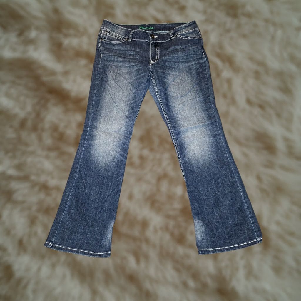 Wrangler Wrangler Bootcut Jeans Women's 11/12 Regular Bootcut Denim Blue Embroidered Pockets Flap Low Rise 28.5in Inseam Western Southwestern Mens Girls Womens Size 32" / US 10 / IT 46 - 1 Thumbnail