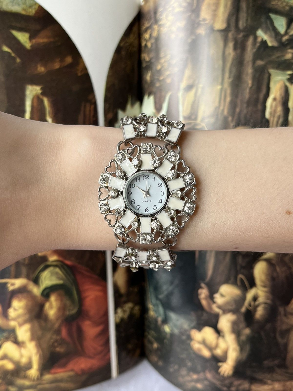 Jewelry × Vintage Elegant Women’s Watch with Swarovski Crystals Bracelet Size ONE SIZE - 3 Thumbnail