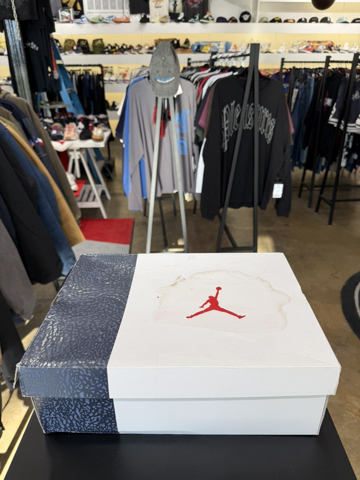 Jordan Brand Air Jordan 3 Fire Red Denim Size 10.5 (2020) Size US 10.5 / EU 43-44 - 14 Thumbnail