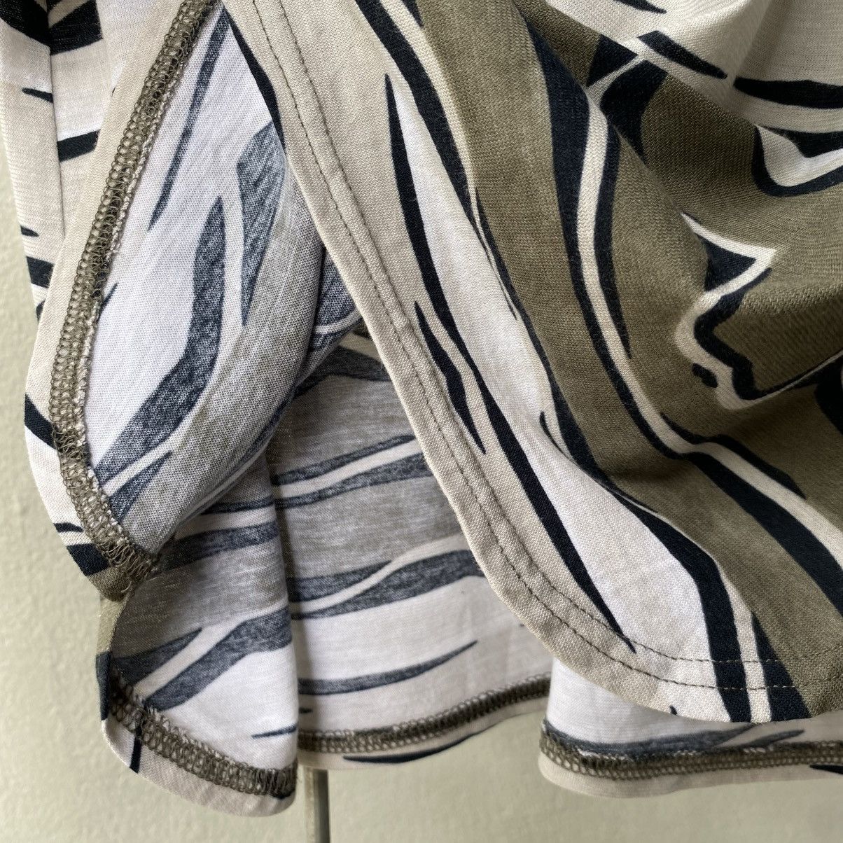 Designer EVEX Olive White Abstract Print T-Shirt Size S / US 4 / IT 40 - 3 Thumbnail