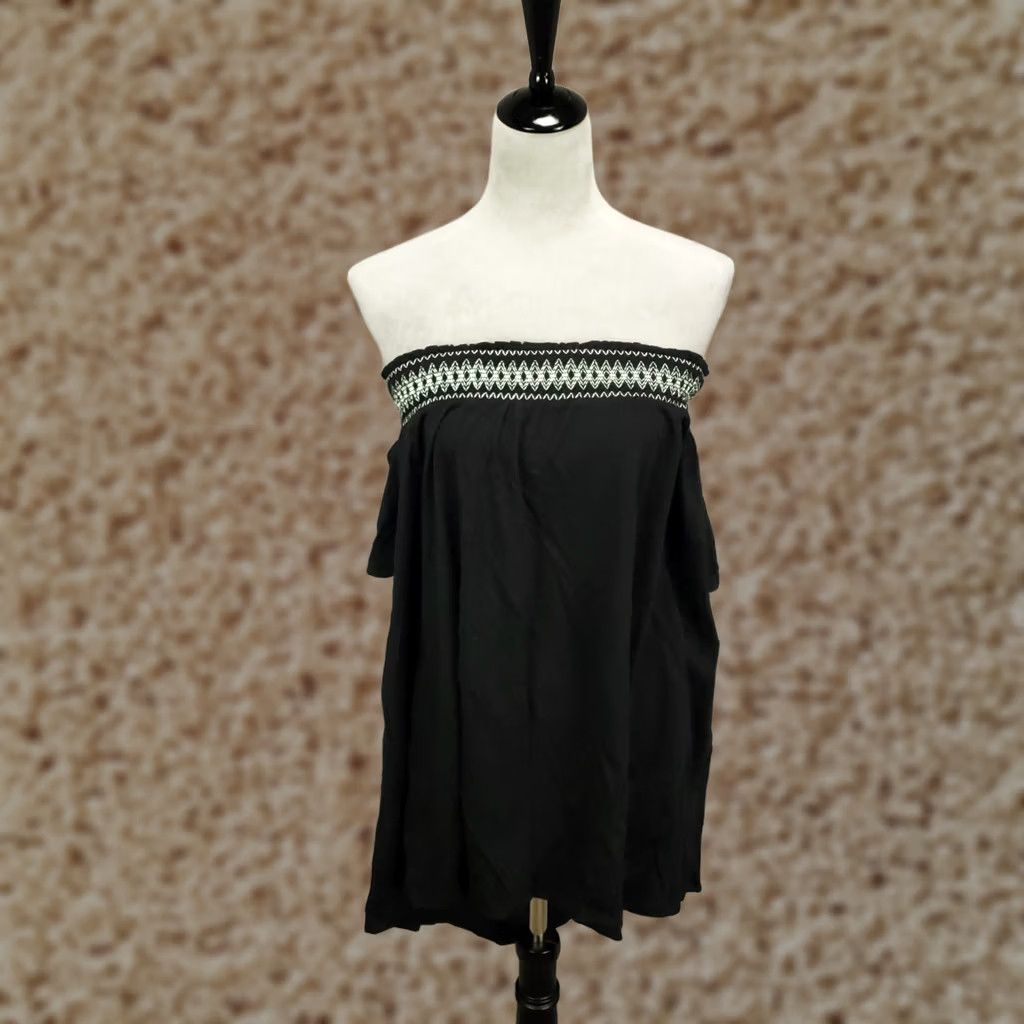 Torrid VINTAGE:false Torrid Blouse Shirt Off the Shoulder Embroidered 4X Black 4X Womens Torrid NWT SMocked? Size XXL / US 16-18 / IT 52-54 - 1 Thumbnail