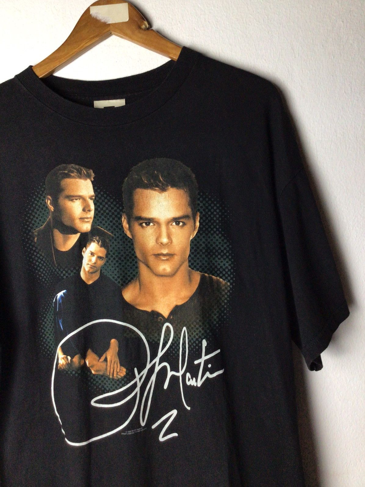 Rap Tees Ricky martin 1999 Size US XL / EU 56 / 4 - 1 Thumbnail