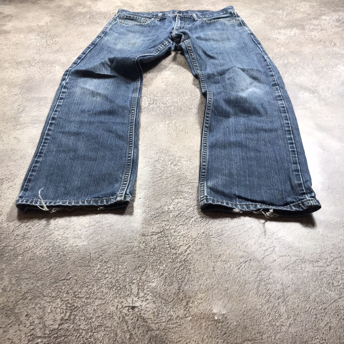 Vintage Vintage 90s Levis Distressed Baggy Jeans Thrashed Grunge 32 Size US 32 / EU 48 - 1 Thumbnail