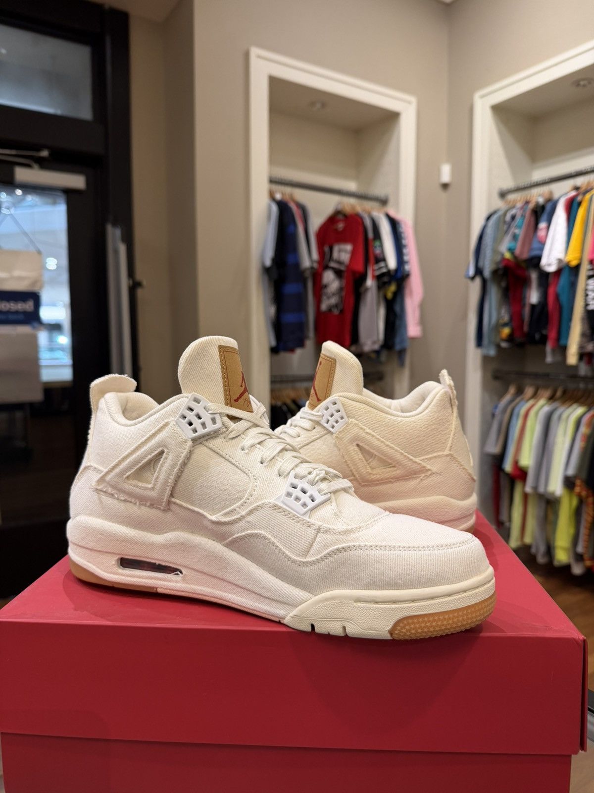 Jordan Brand × Levi's Levi’s x Jordan 4 Retro ‘Levi’s White (Levi’s Tag)’ Size US 10.5 / EU 43-44 - 2 Thumbnail