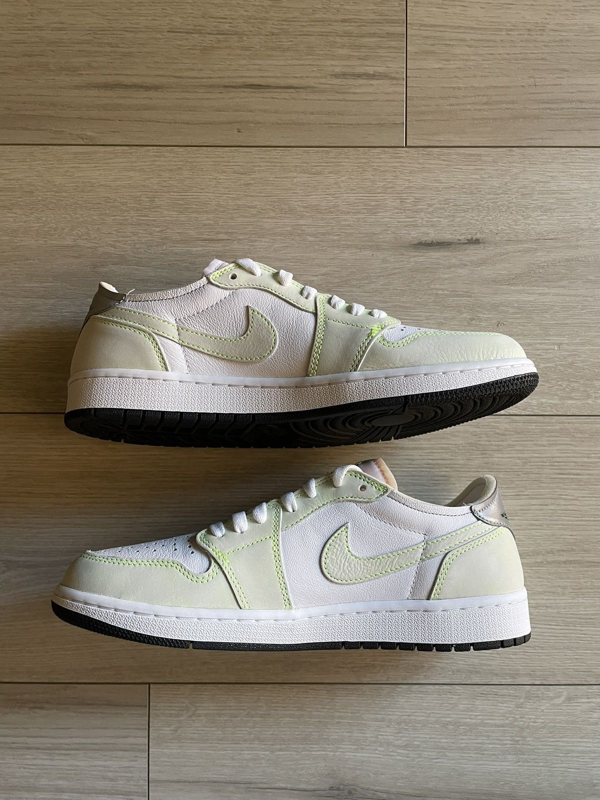 Jordan Brand Jordan 1 low ghost green Size US 9.5 / EU 42-43 - 2 Thumbnail