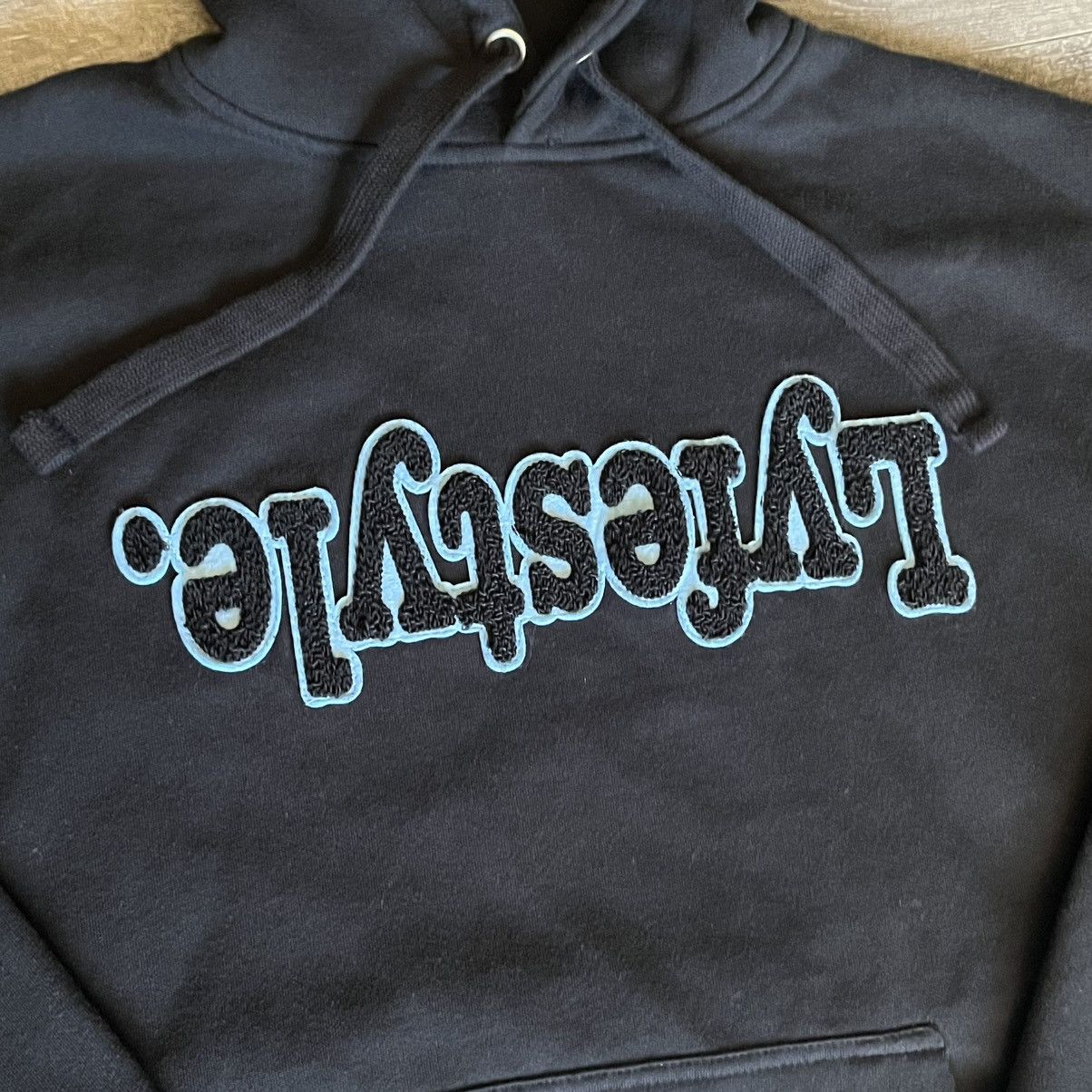 Vintage Lyfestyle NYC Upside Down Patch Embroidered Logo Hoodie Size US S / EU 44-46 / 1 - 4 Thumbnail