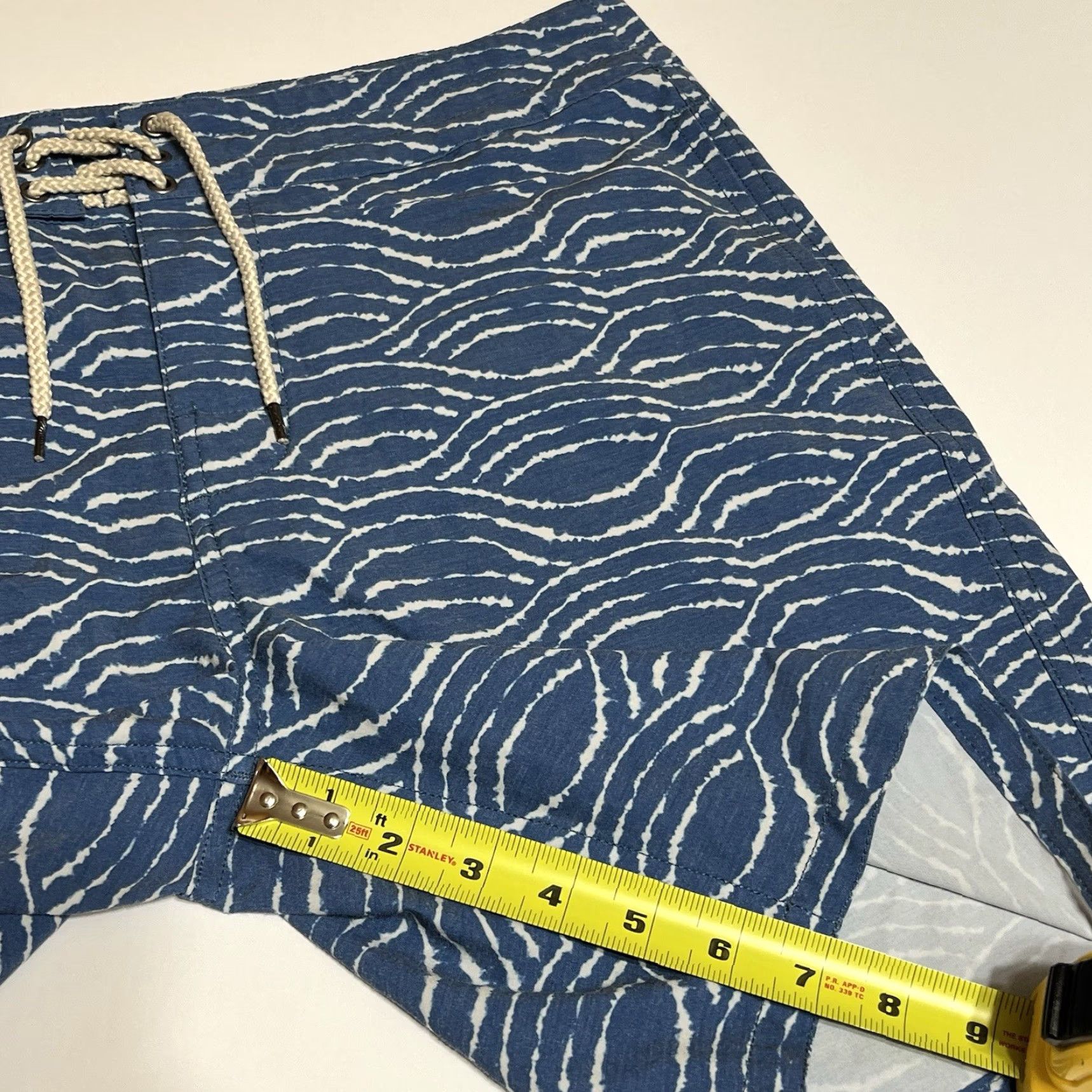 Faherty Faherty Board Swim Shorts Mens 33 Blue Wave Pattern Trunks Size US 33 - 5 Thumbnail