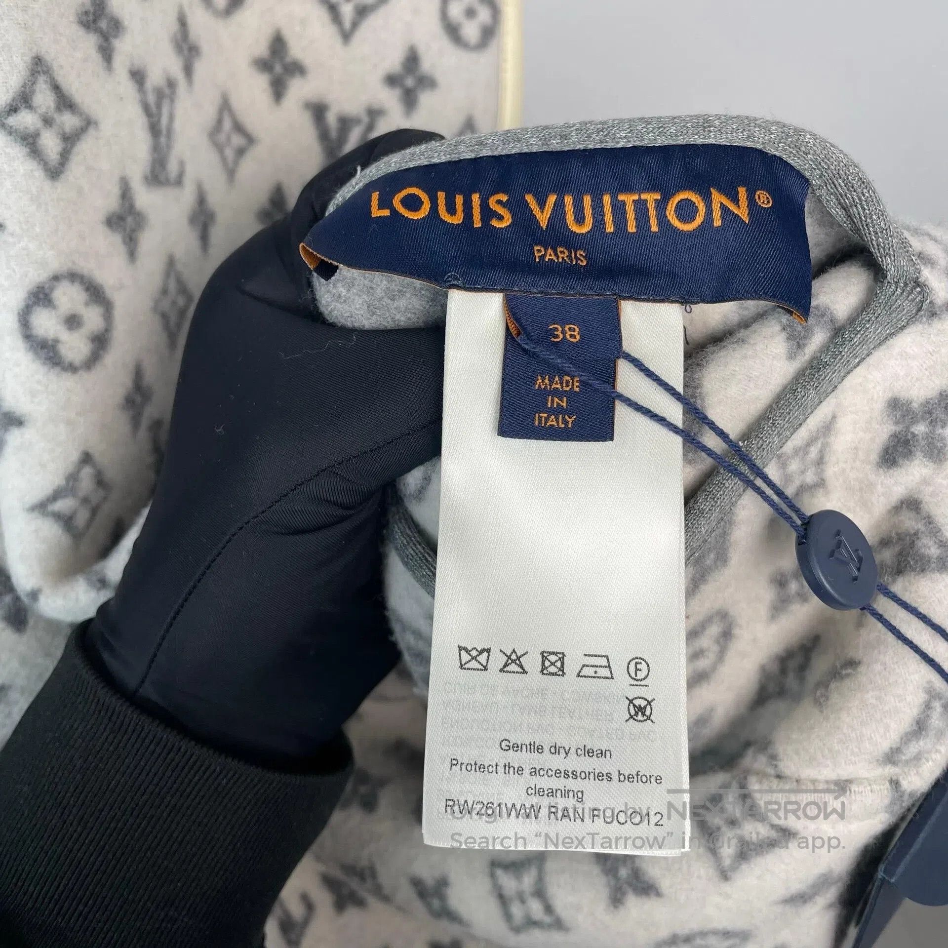 Louis Vuitton Louis Vuitton Light Gray and White Full Print Double-Faced Size XS / US 0-2 / IT 36-38 - 6 Thumbnail