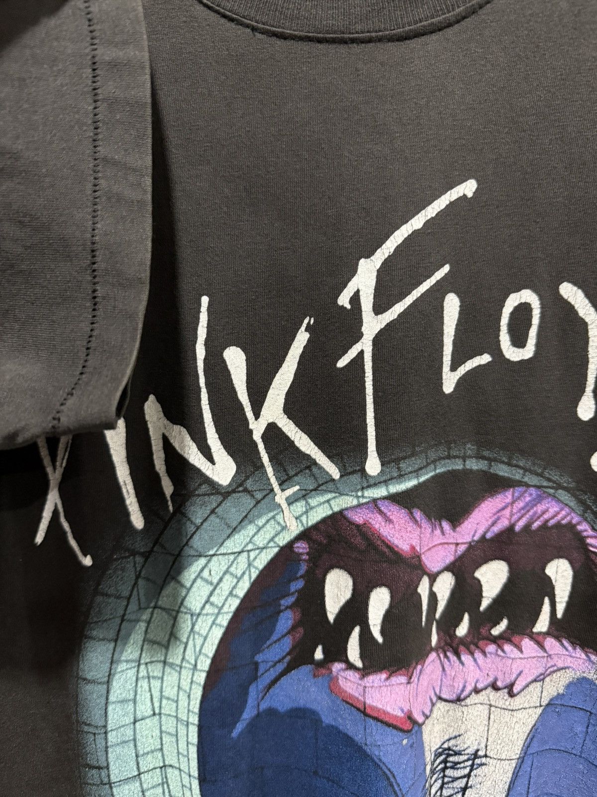 Band Tees Vintage 90s Pink Floyd The Wall Faded Tee Size US L / EU 52-54 / 3 - 7 Thumbnail
