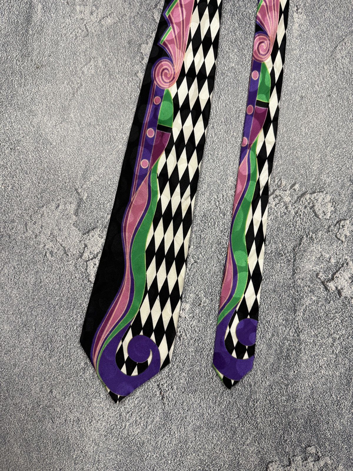 Versace Vintage V2 by Versace Silk Tie Made in Italy Size ONE SIZE - 4 Thumbnail