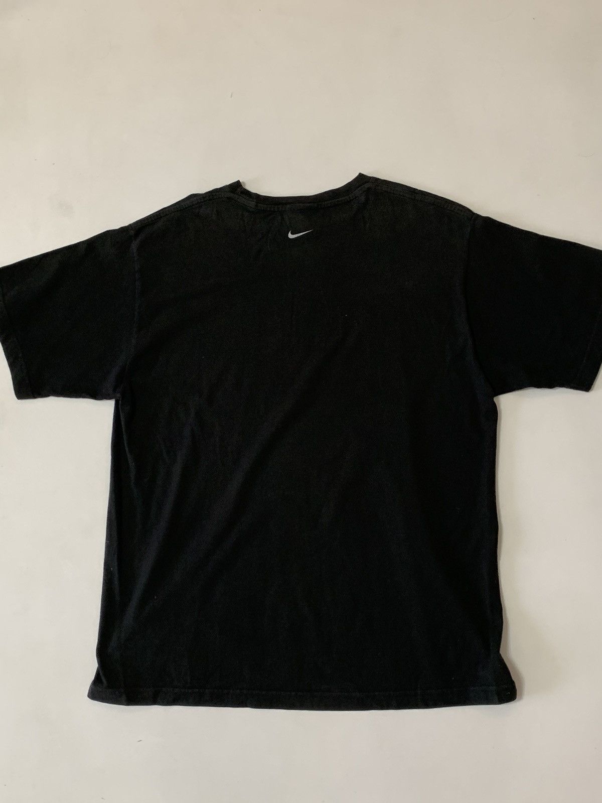 Vintage Vintage Nike ShoxT-Shirt Black Center Logo L Size US L / EU 52-54 / 3 - 9 Thumbnail