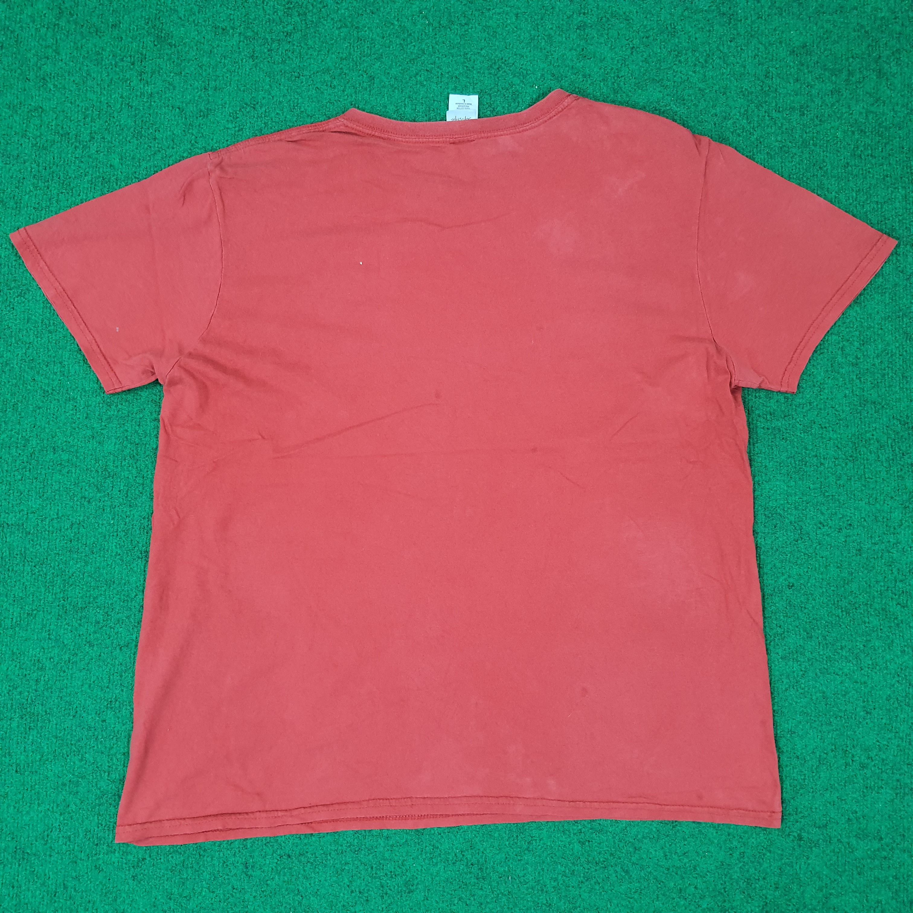 Band Tees Vintage Taylor Swift Red Tour Tshirt C239N12 Size US L / EU 52-54 / 3 - 3 Thumbnail