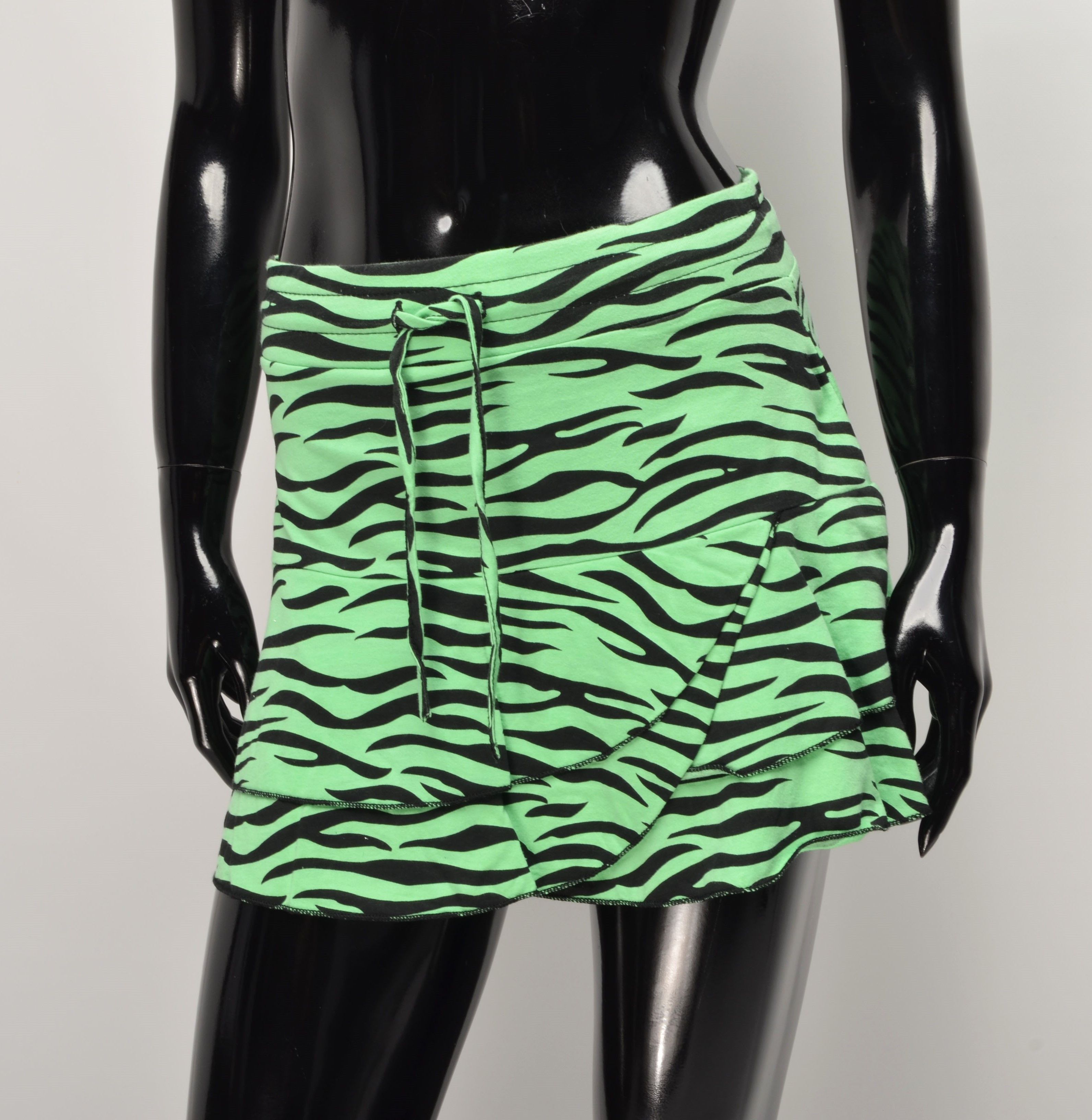 Vintage Vintage Fishbone Mini Tiger Print Y2K Skirt Size 25" / US 0 / IT 36 - 2 Thumbnail