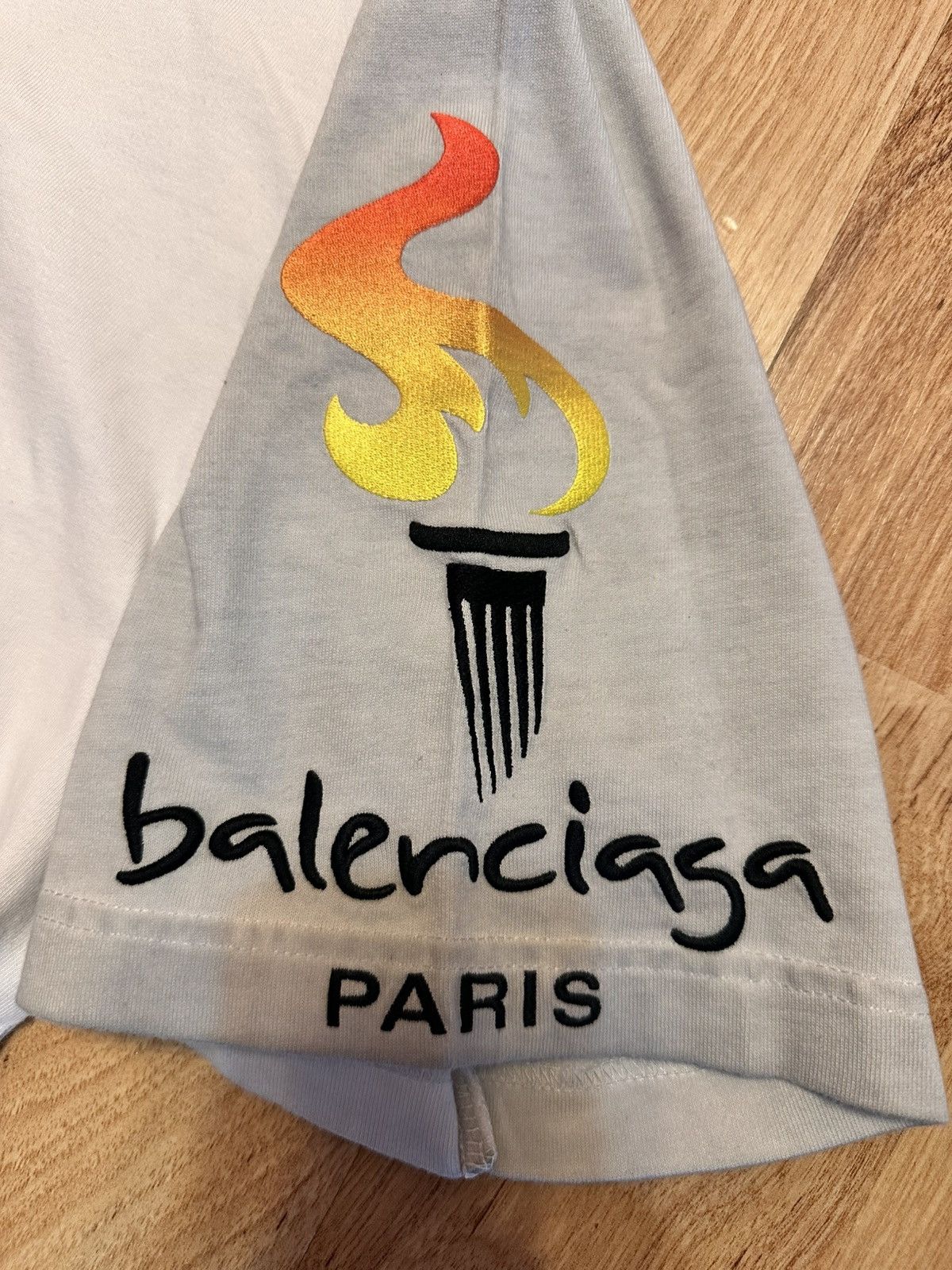 Balenciaga Balenciaga upside down tee Size US M / EU 48-50 / 2 - 7 Thumbnail