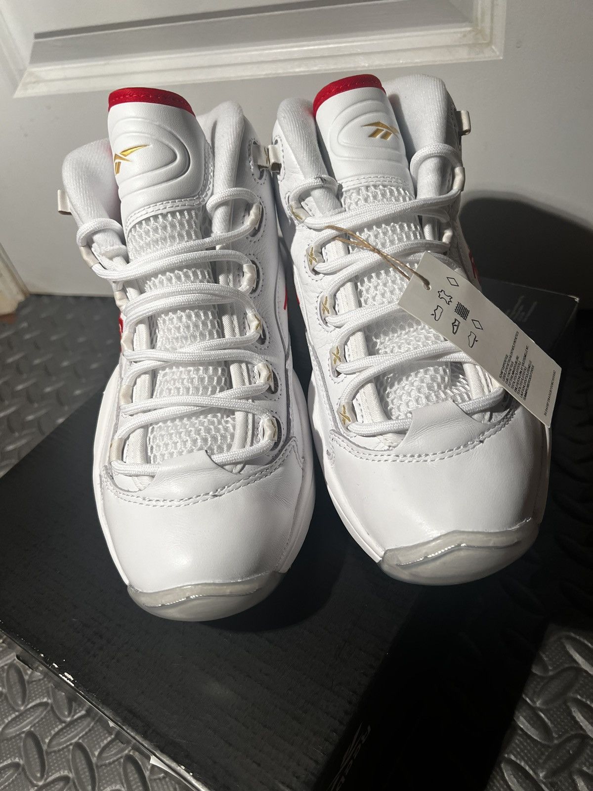 Reebok NEW Reebok Question Mid Red Dr. Jay size 6.5 Shoes Size US 6.5 / EU 39-40 - 5 Thumbnail