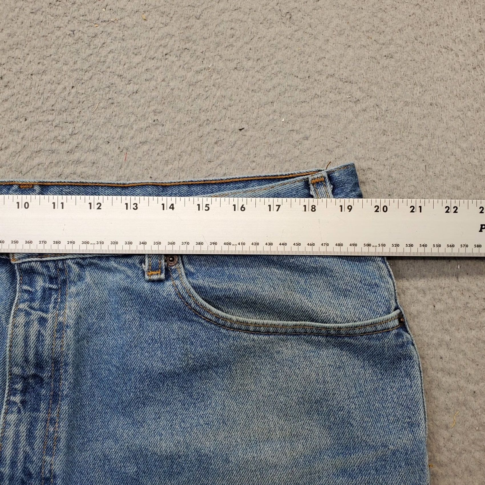 Levi's Levi’s 550 Jeans Mens 40x30 Blue Denim Medium Wash Relaxed Fit Straight Leg Jeans Mens blue denim medium wash relaxed fit straight leg 40 Mens Size 40 Size US 40 / EU 56 - 6 Thumbnail