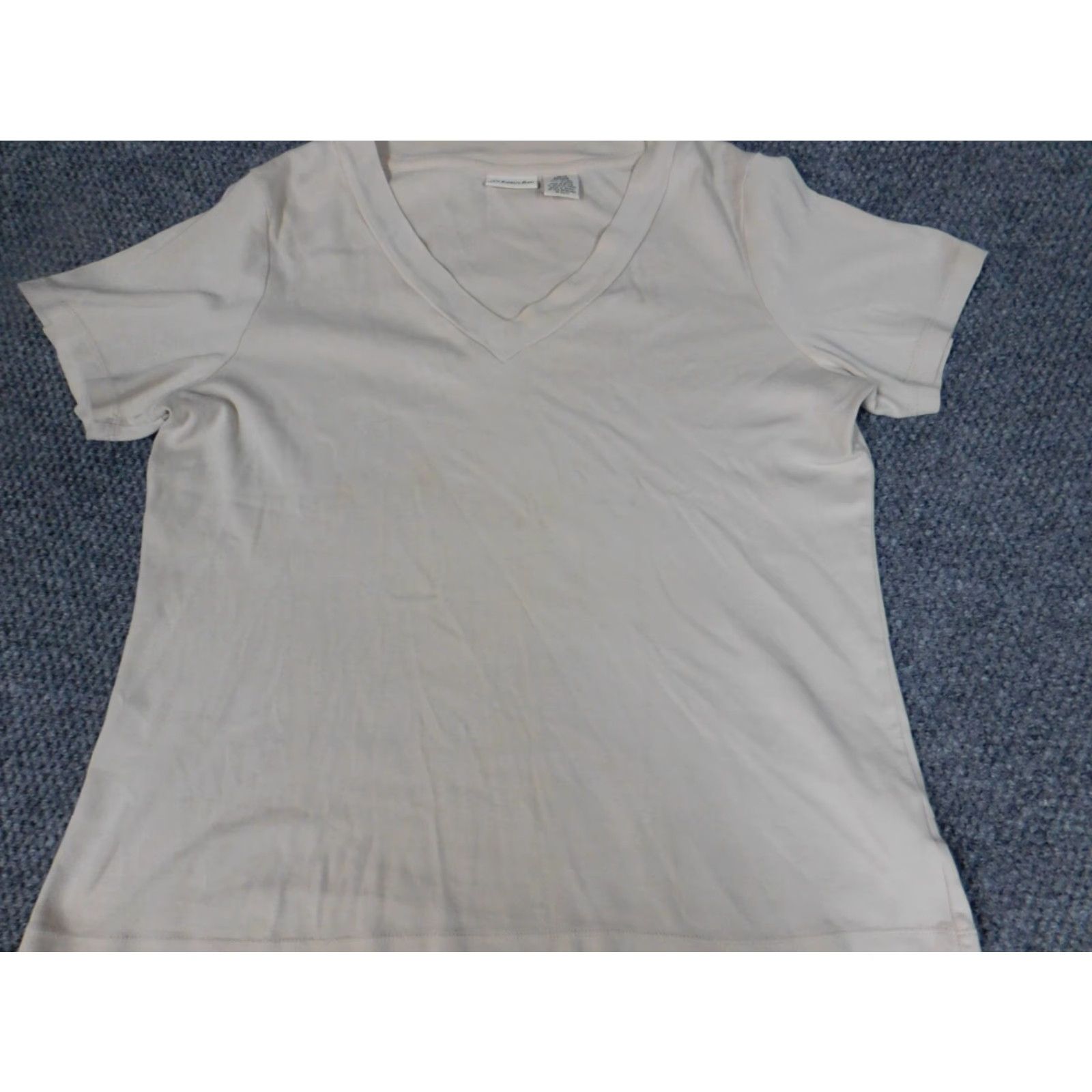 Vintage St. John's Bay Blouse Shirt Womens M Beige Pullover Short Sleeve Crew Neck Polyester Rayon Stretch Casual Button Size M / US 6-8 / IT 42-44 - 3 Thumbnail