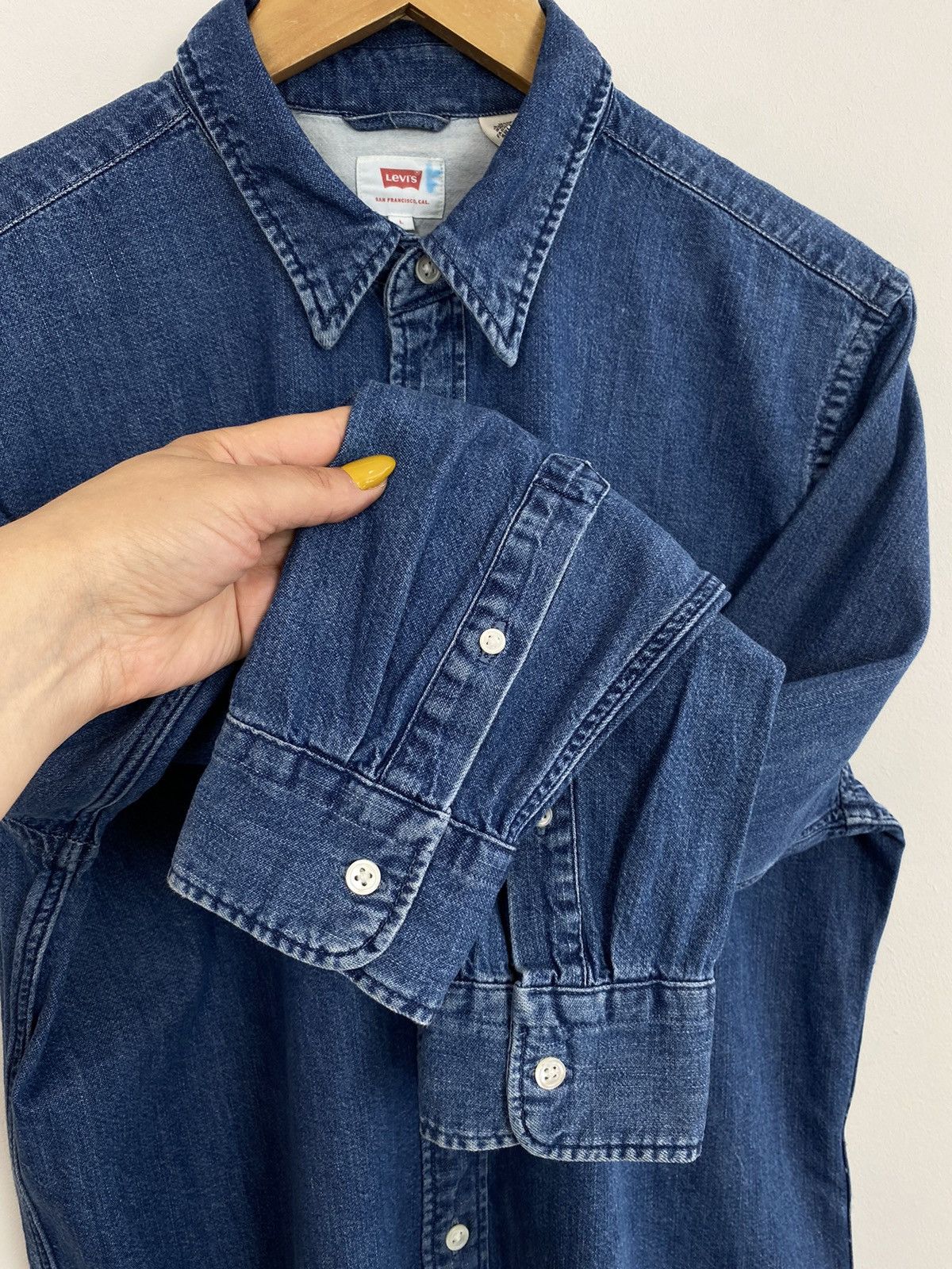 Levi's Levi’s Buttons Up Long Sleeve Jeans Denim Shirt Men’s L Top Size US L / EU 52-54 / 3 - 3 Thumbnail