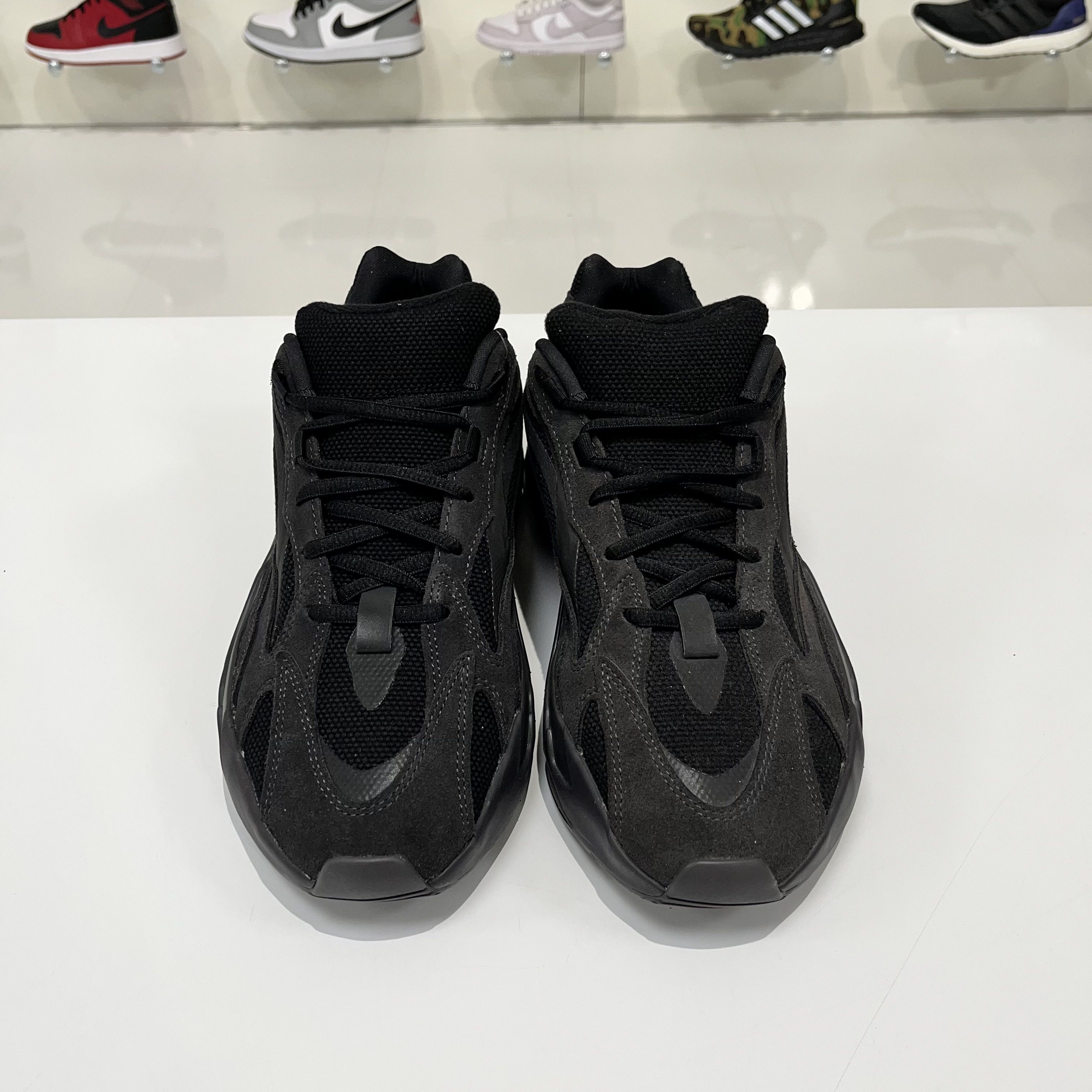 Adidas Adidas Yeezy Boost 700 V2 Vanta Size US 10 / EU 43 - 10 Thumbnail