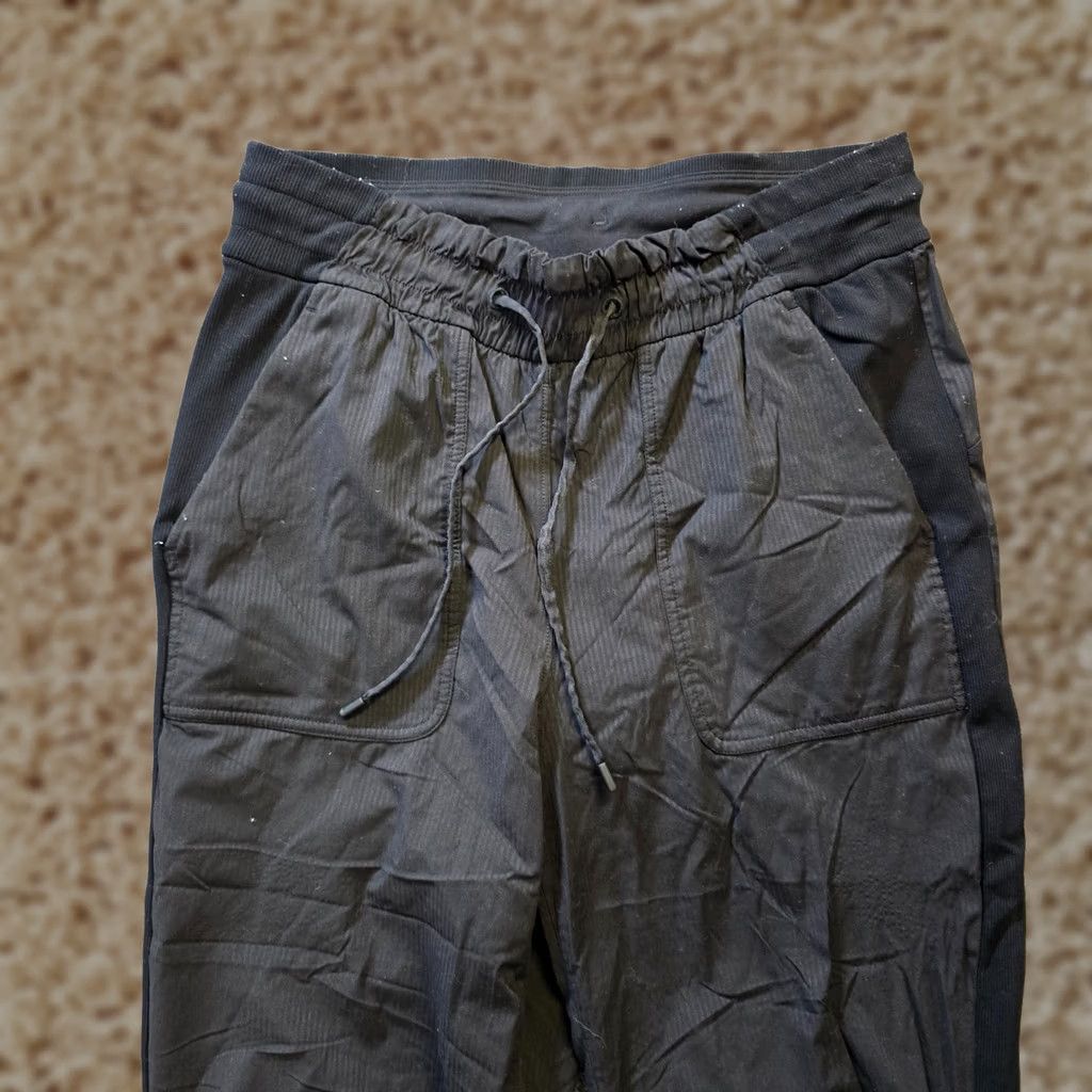 Lululemon Lululemon Pants Womens Size 8 Black Beyond The Studio Jogger Athletic Pull On Women Tapered Inseam 28 Size 30" / US 8 / IT 44 - 1 Thumbnail