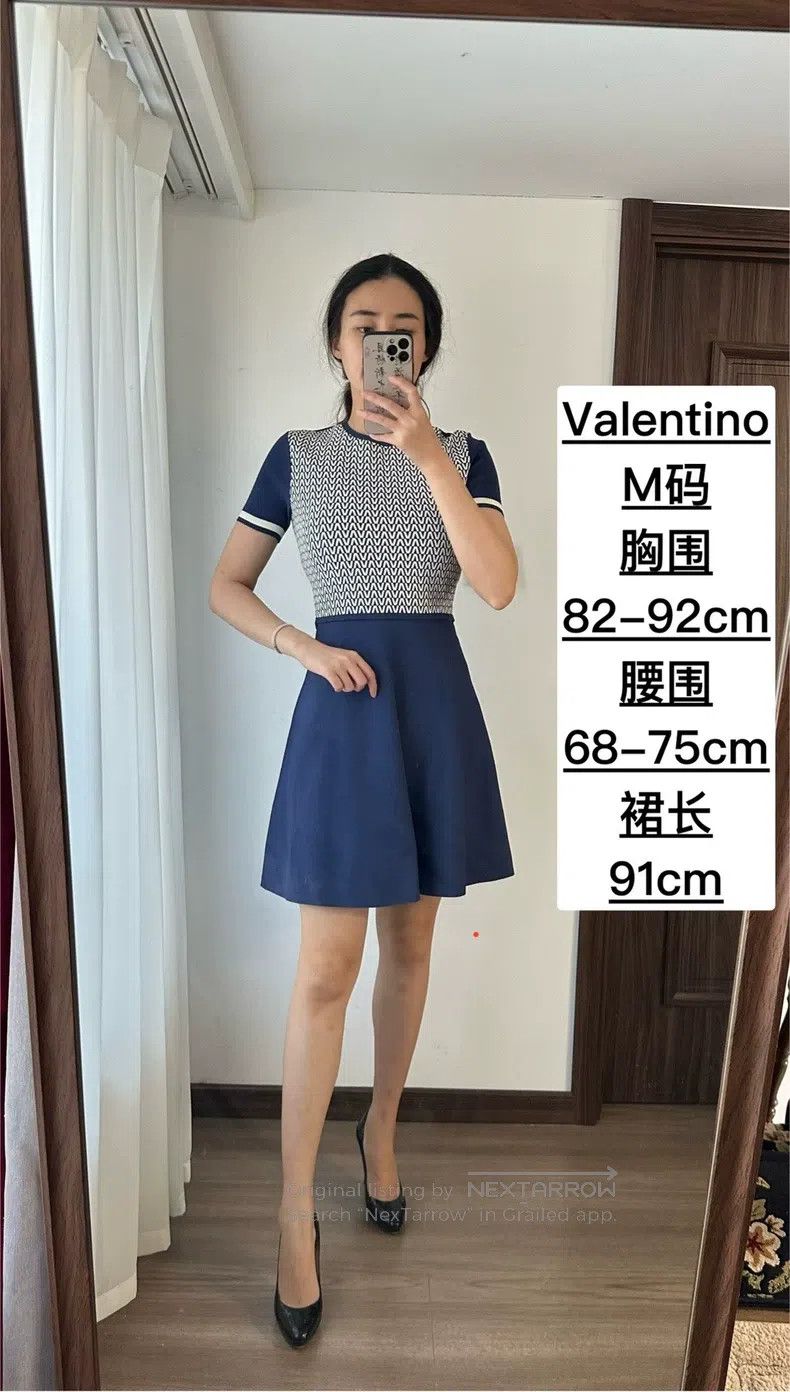 Valentino Valentino dress Size M / US 6-8 / IT 42-44 - 1 Thumbnail