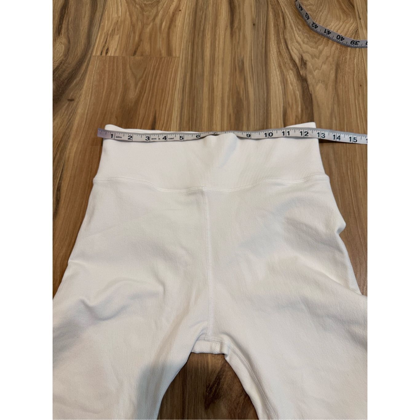 Other Offline by Aerie white textured leggings sz Medium Size 28" / US 6 / IT 42 - 9 Thumbnail