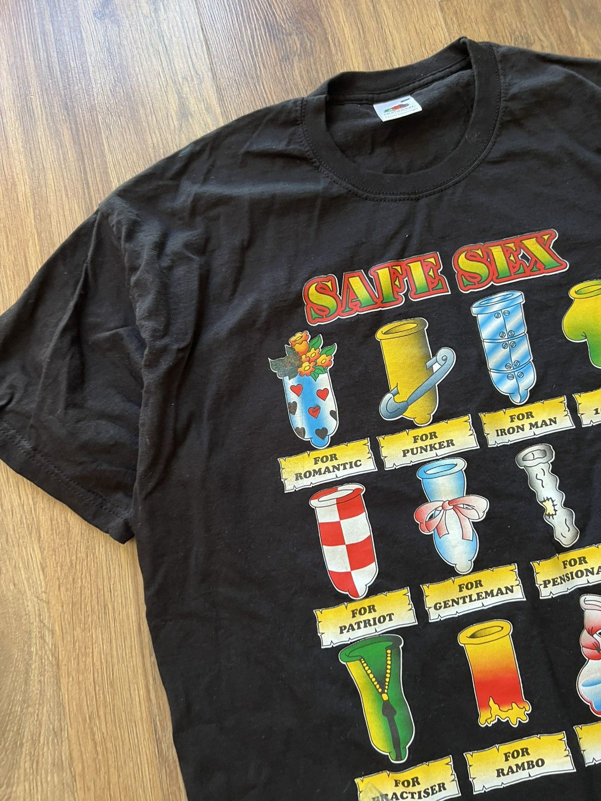 Fruit Of The Loom Vintage “SAFE SEX” T-Shirt (Fruit of the Loom, Size L) Size US L / EU 52-54 / 3 - 6 Thumbnail
