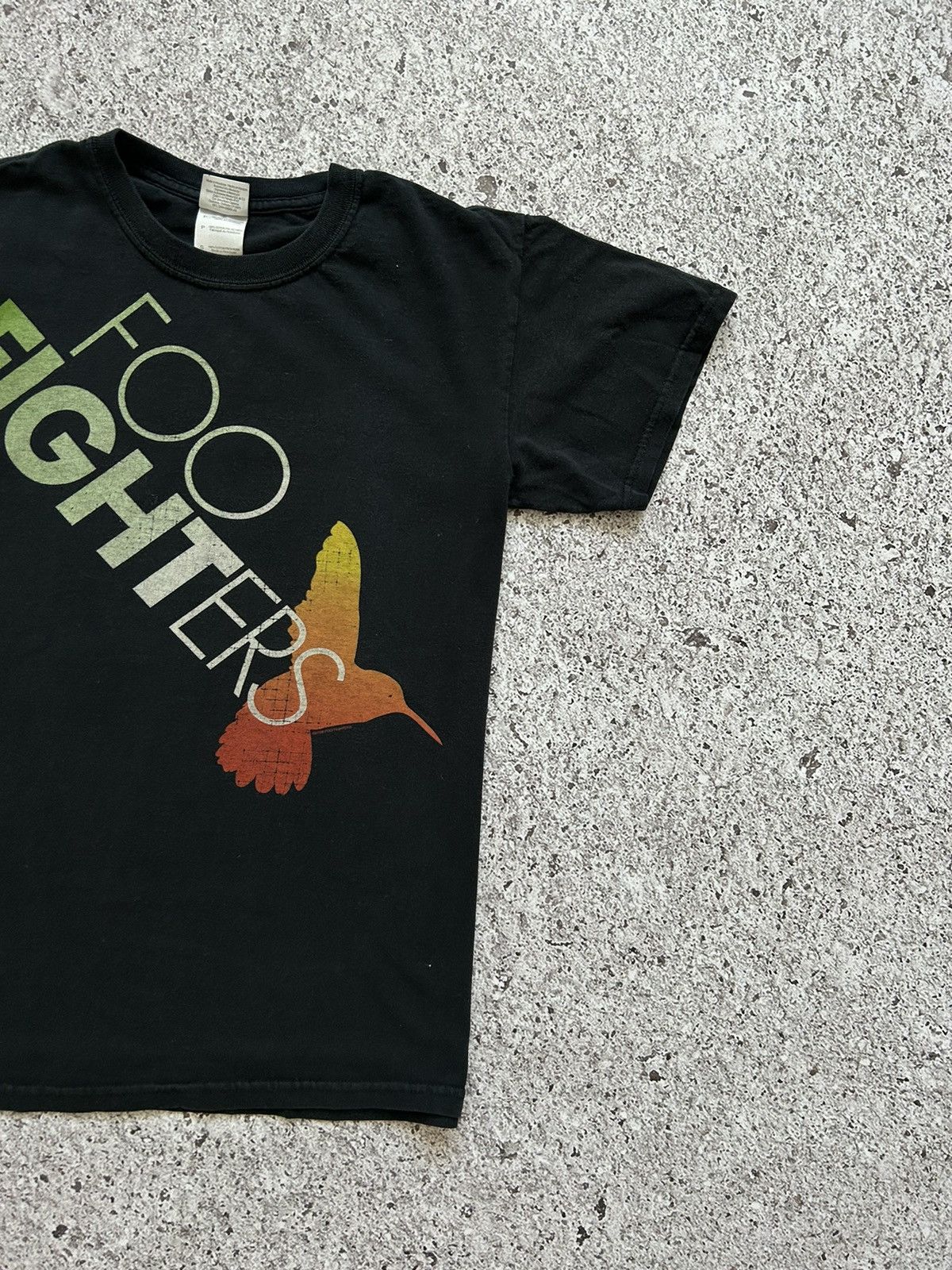 Band Tees × Vintage Vintage Rock Band Foo Fighters T-shirt 2008 Graphic Tee Size US S / EU 44-46 / 1 - 3 Thumbnail