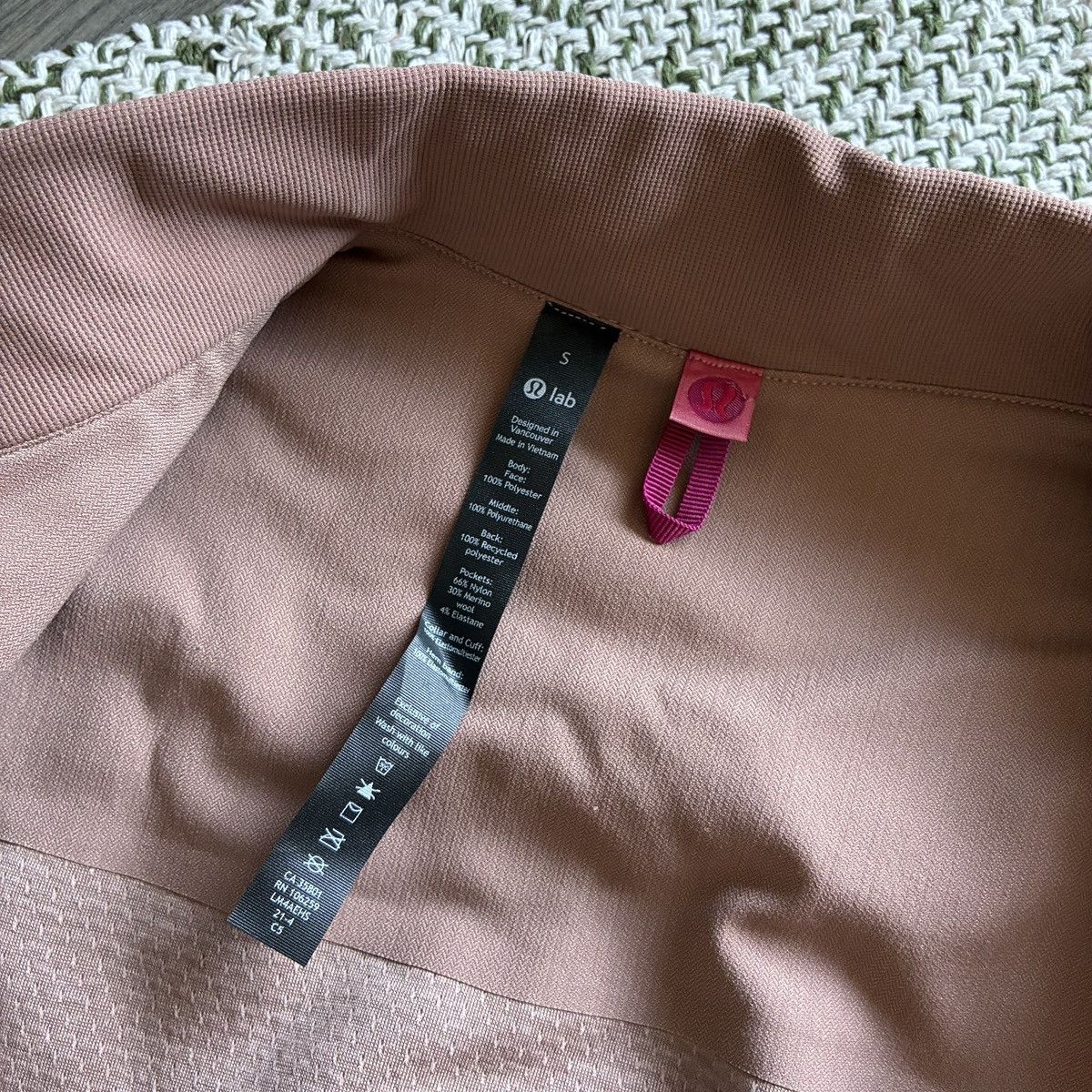 Lululemon Lululemon LAB Textured Fleece Sherpa Bomber Jacket Size S / US 4 / IT 40 - 4 Thumbnail