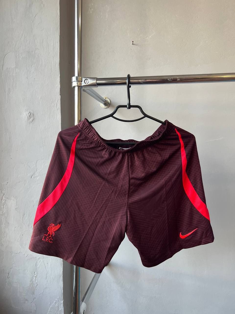 Nike 2022/23 LIVERPOOL TRAINING SOCCER FOOTBALL SET JERSEY SHORTS Size US S / EU 44-46 / 1 - 10 Thumbnail