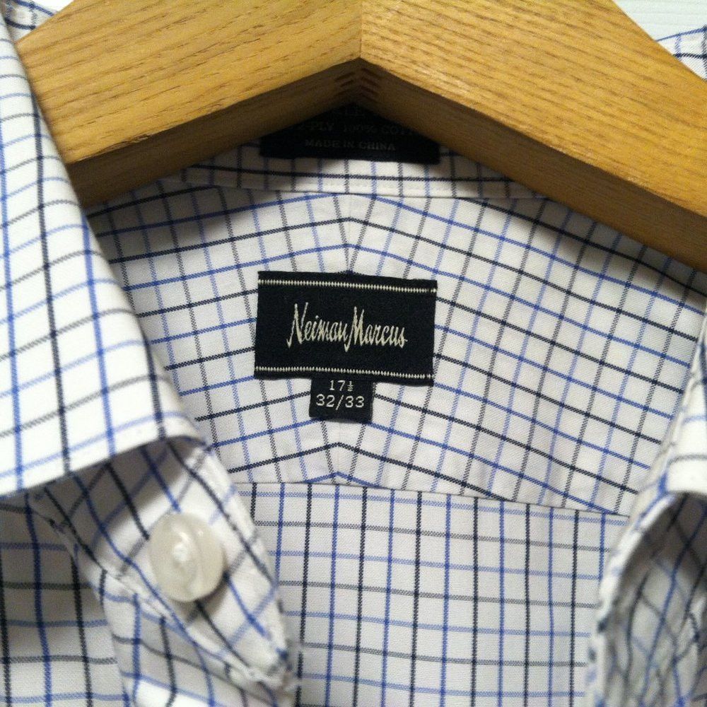 Neiman Marcus NEIMAN MARCUS MENS COTTON CASUAL SHIRT SIZE: 17.5/32-33 Size US XL / EU 56 / 4 - 6 Thumbnail