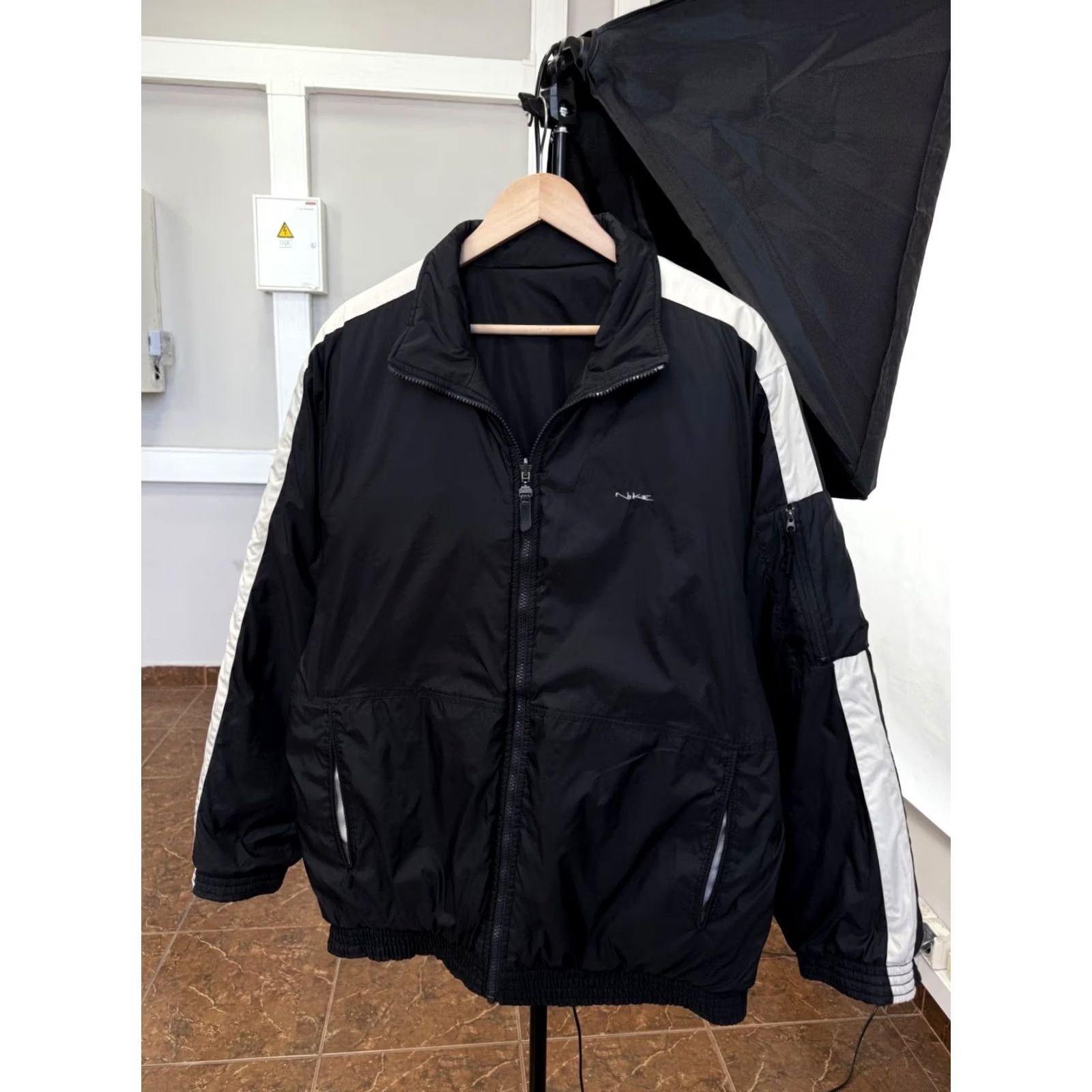 Nike 🇺🇸Vintage 90s Nike Reversible Puffer Jacket Synthetic Filling Size L Black Size US L / EU 52-54 / 3 - 2 Thumbnail