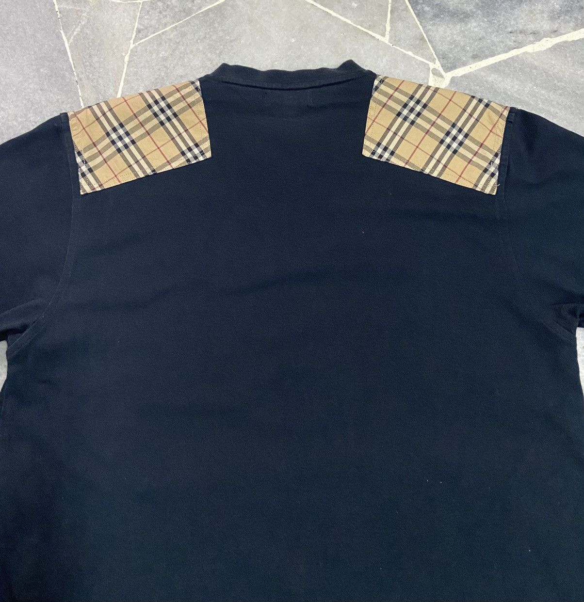 Burberry Burberry London Shoulder Patch T-Shirt Size US M / EU 48-50 / 2 - 9 Thumbnail