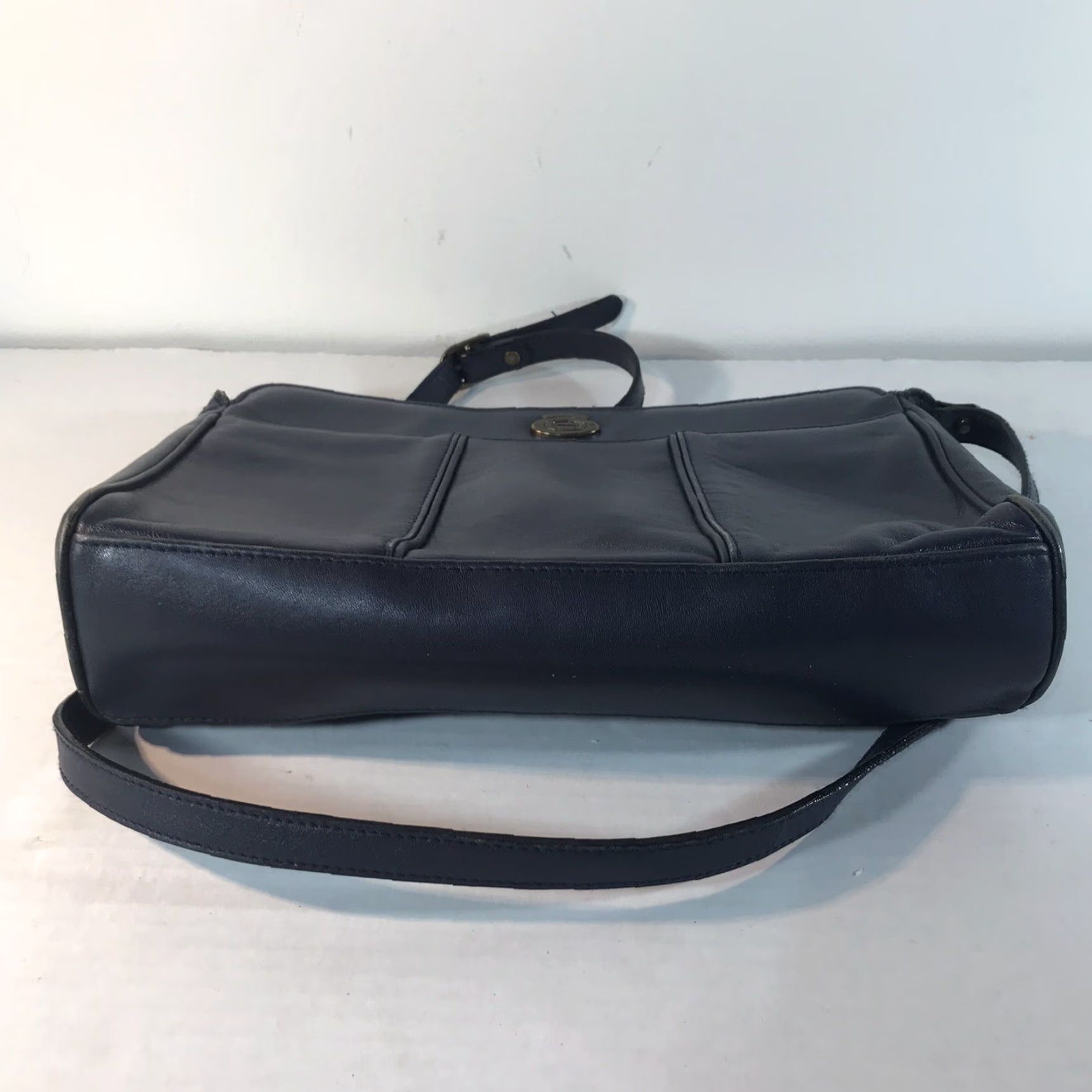 Etienne Aigner VINTAGE Etienne Aigner Navy Leather Shoulder Bag Medium Adjustable Strap Business Casual Travel Womens Size ONE SIZE - 6 Thumbnail