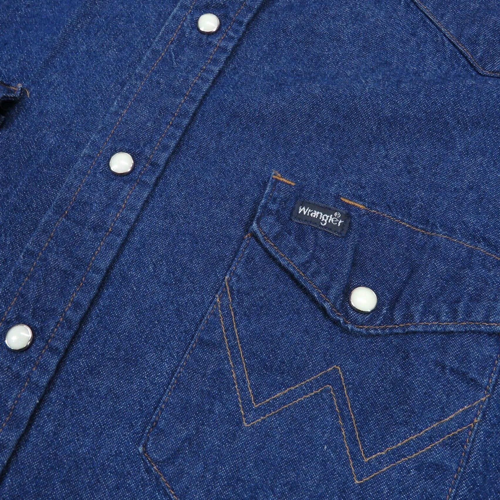 Ralph Lauren VINTAGE Wrangler Shirt Men 17 Blue Denim Western Pearl Snap X-Long Tails Raw Hem Shirt Men 17 Blue Denim Western Pearl Snap X-Long Tails Raw Hem Size US XL / EU 56 / 4 - 2 Thumbnail