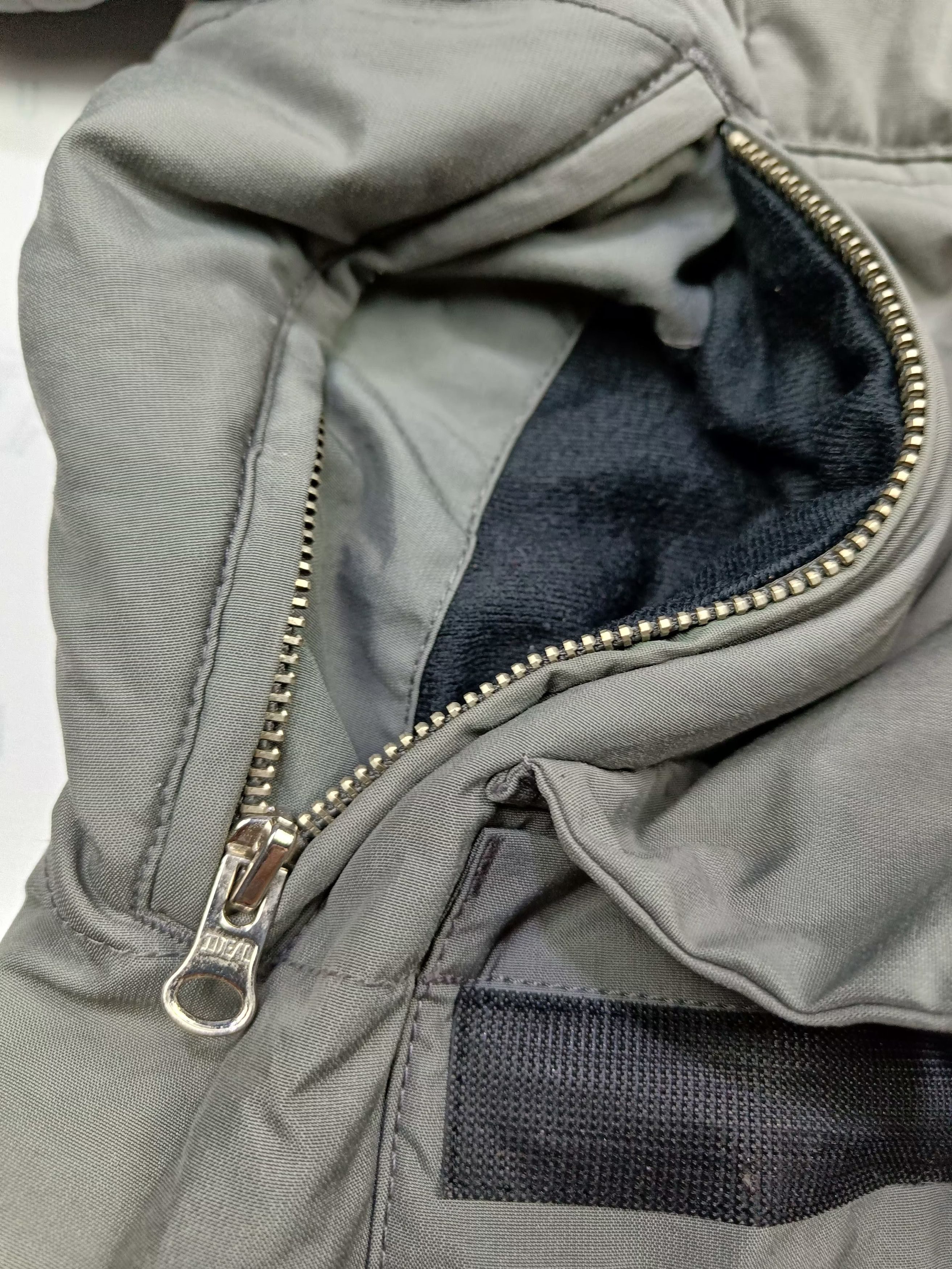 Tommy Hilfiger Vtg Y2k Tommy Hilfiger Multi Pocket Down Jacket Size US L / EU 52-54 / 3 - 14 Thumbnail