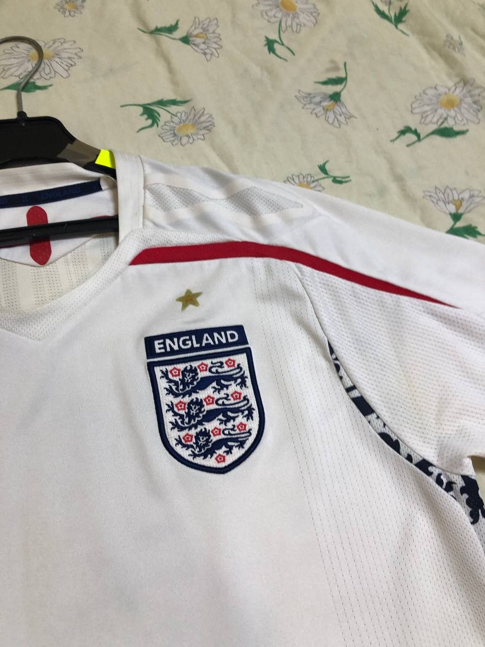Umbro ENGLAND 2007 2009 HOME FOOTBALL SHIRT SOCCER JERSEY Size US M / EU 48-50 / 2 - 3 Thumbnail