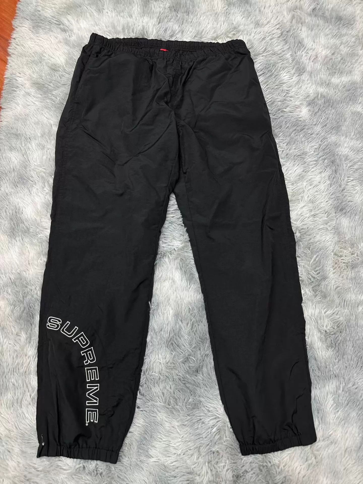 Supreme Supreme Embroidered Logo Sweatpants L (New) Size US 34 / EU 50 - 1 Thumbnail
