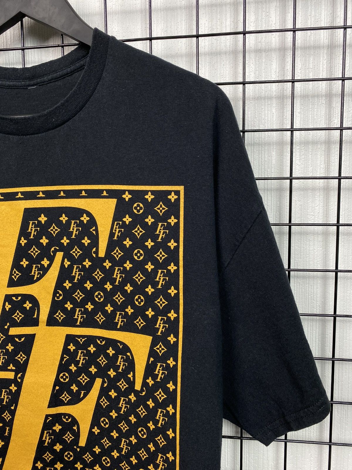 Band Tees Foo Fighters band T shirt Tee “Louis Vuitton style logo” Men Size US XL / EU 56 / 4 - 6 Thumbnail