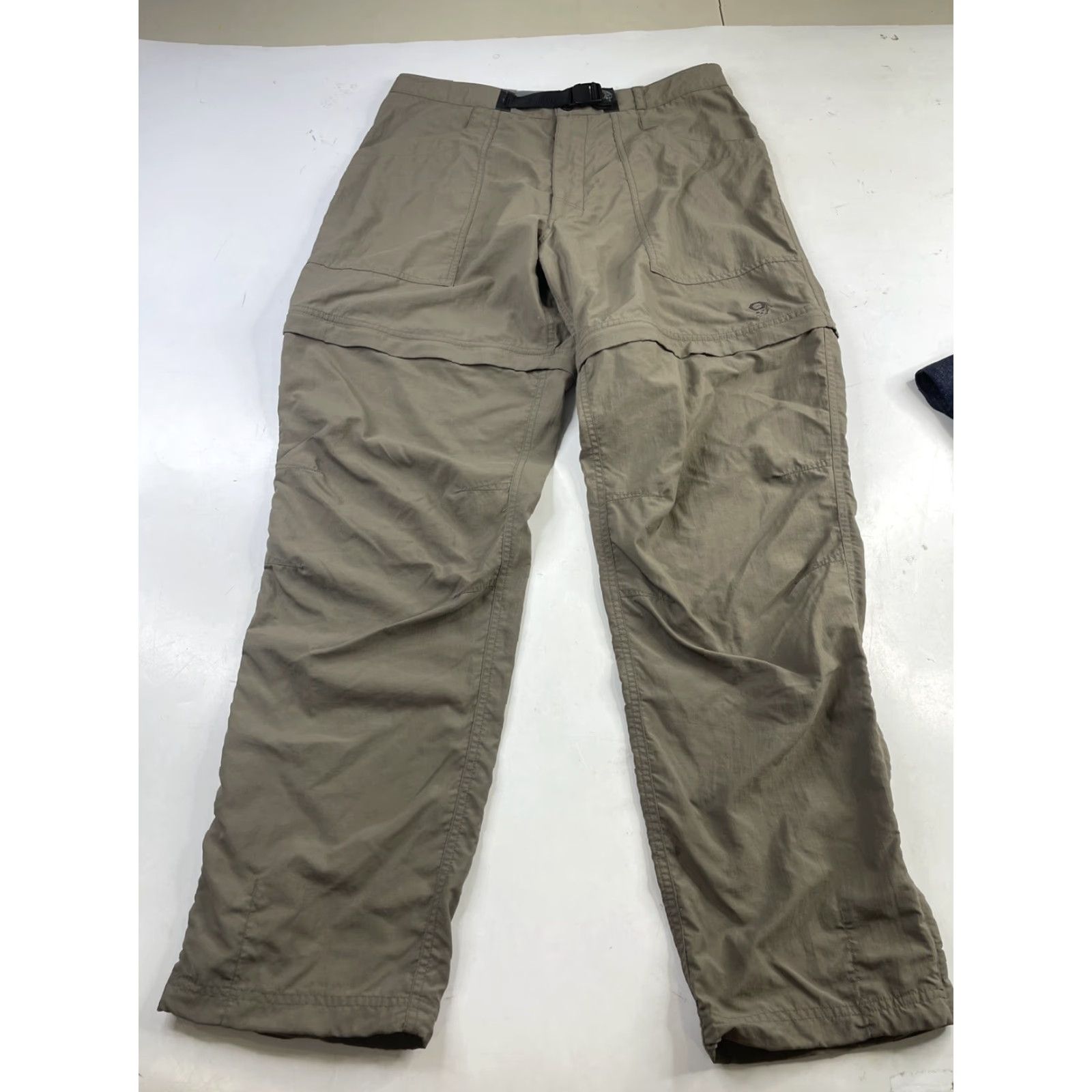 Mountain Hardwear VINTAGE Mountain Hardwear Convertible Nylon Cargo Hiking Pants Women 14 Beige Cargo 31in Inseam 41in Total 16in Waist Mens? Size 36" / US 14 / IT 50 - 2 Thumbnail