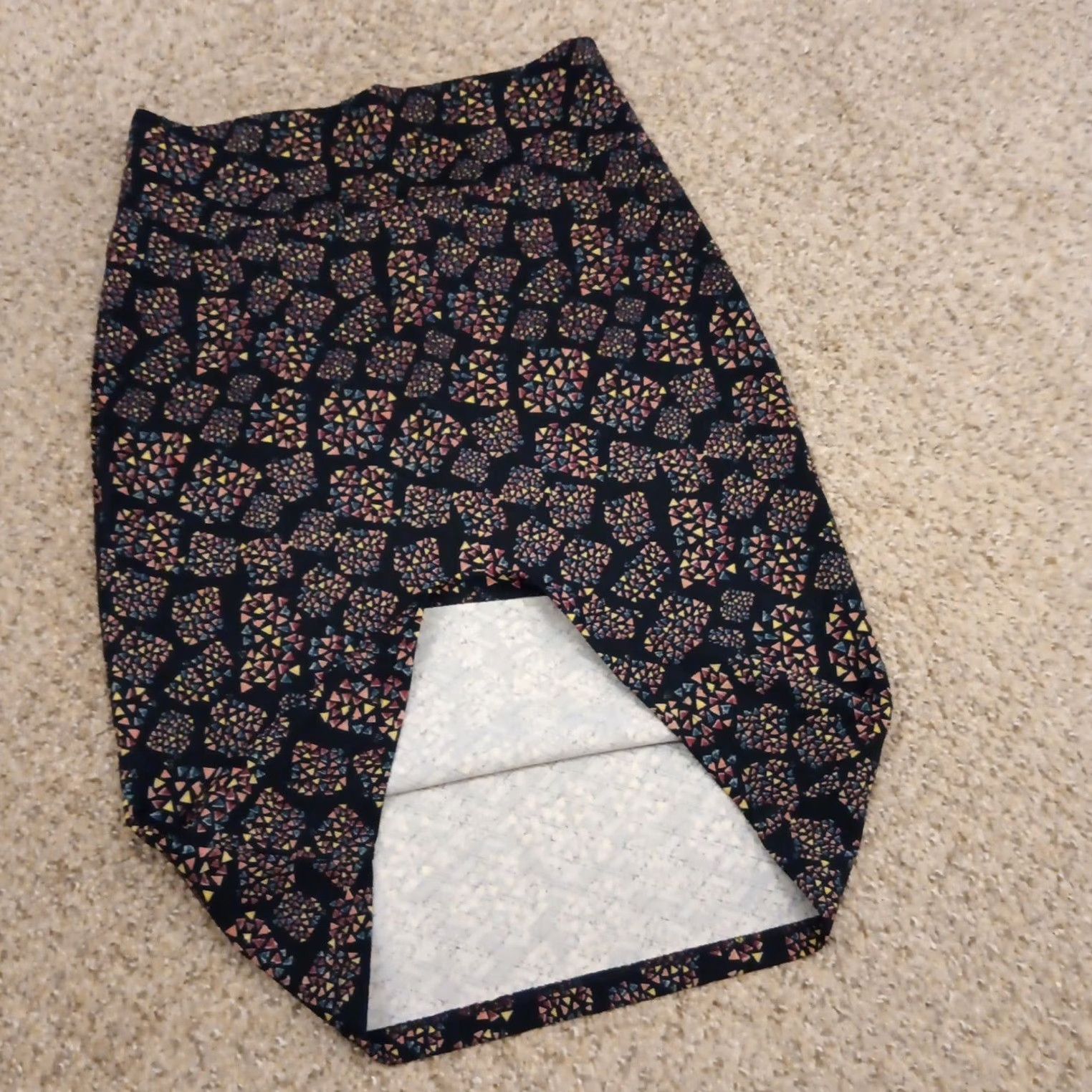 Vintage LuLaRoe Skirt Women Knee Length S Black Geometric Pull On Unlined Knit Polyester Spandex Casual Straight & Pencil Regular Vintage: No Size 28" / US 6 / IT 42 - 7 Thumbnail