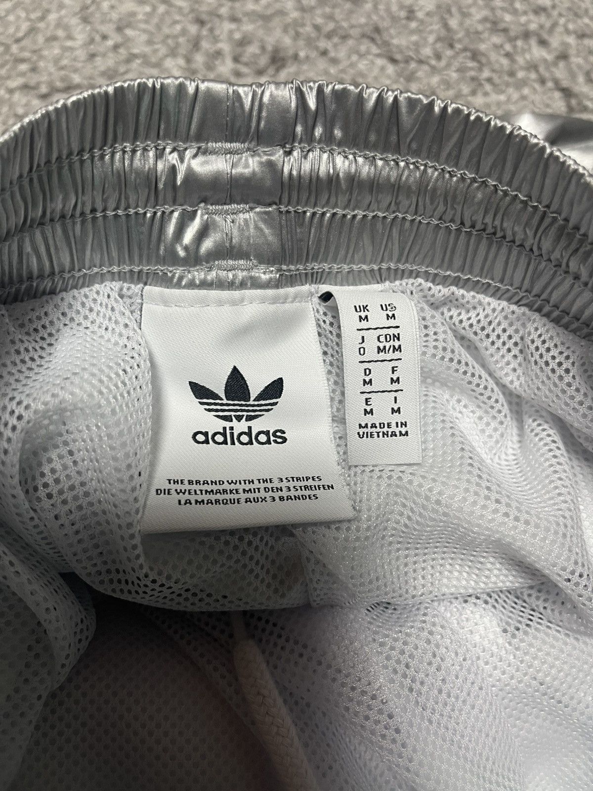 Adidas Adidas Originals Metallic Silver Big Logo Pants Size M NEW Size US 32 / EU 48 - 14 Thumbnail